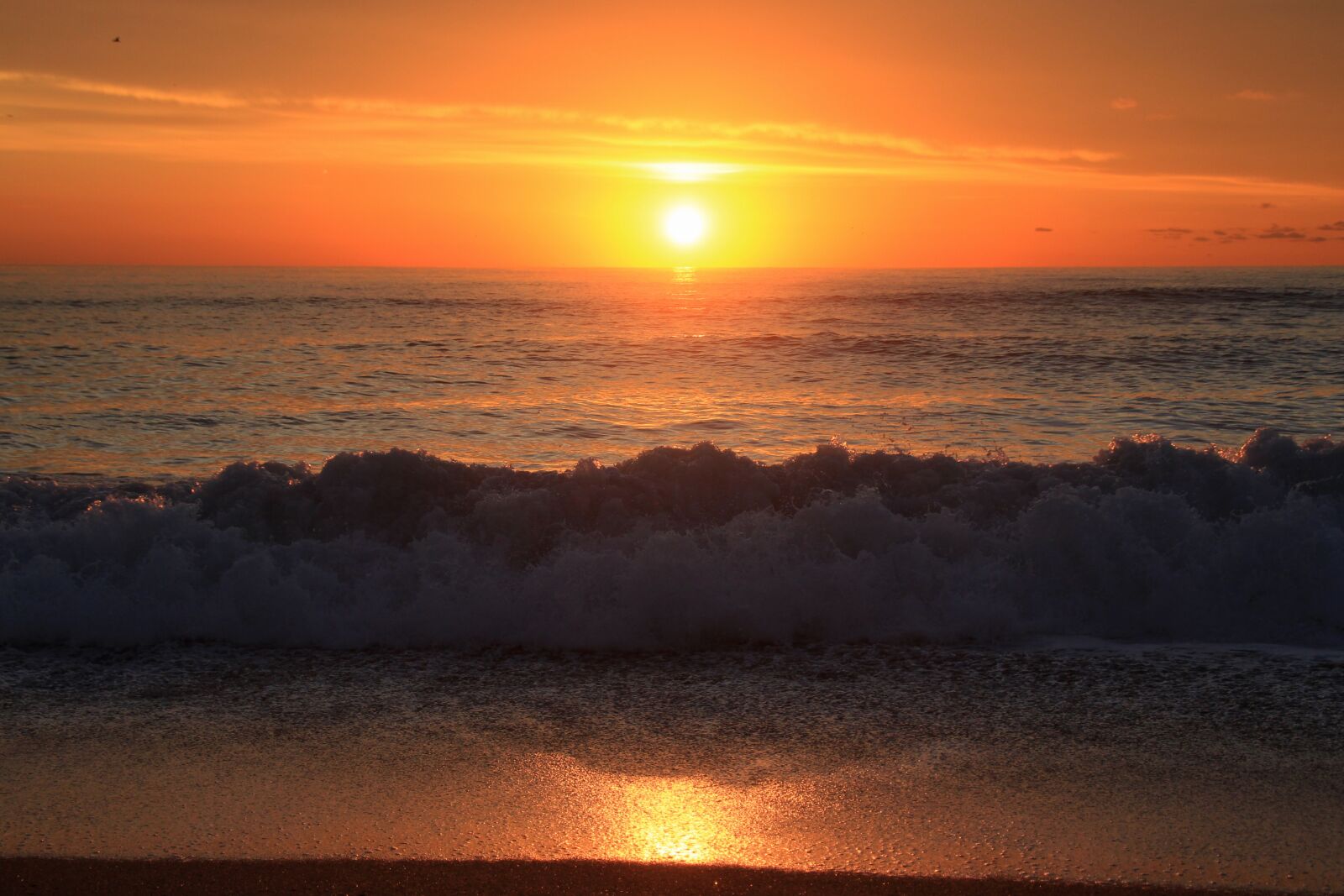 Canon EOS 700D (EOS Rebel T5i / EOS Kiss X7i) sample photo. Sunrise, seaside, water photography