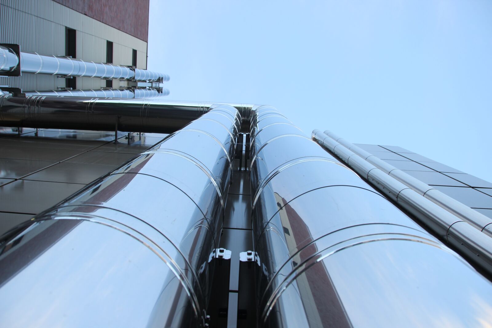 Canon EOS 600D (Rebel EOS T3i / EOS Kiss X5) sample photo. Pipes, lines, shiny photography