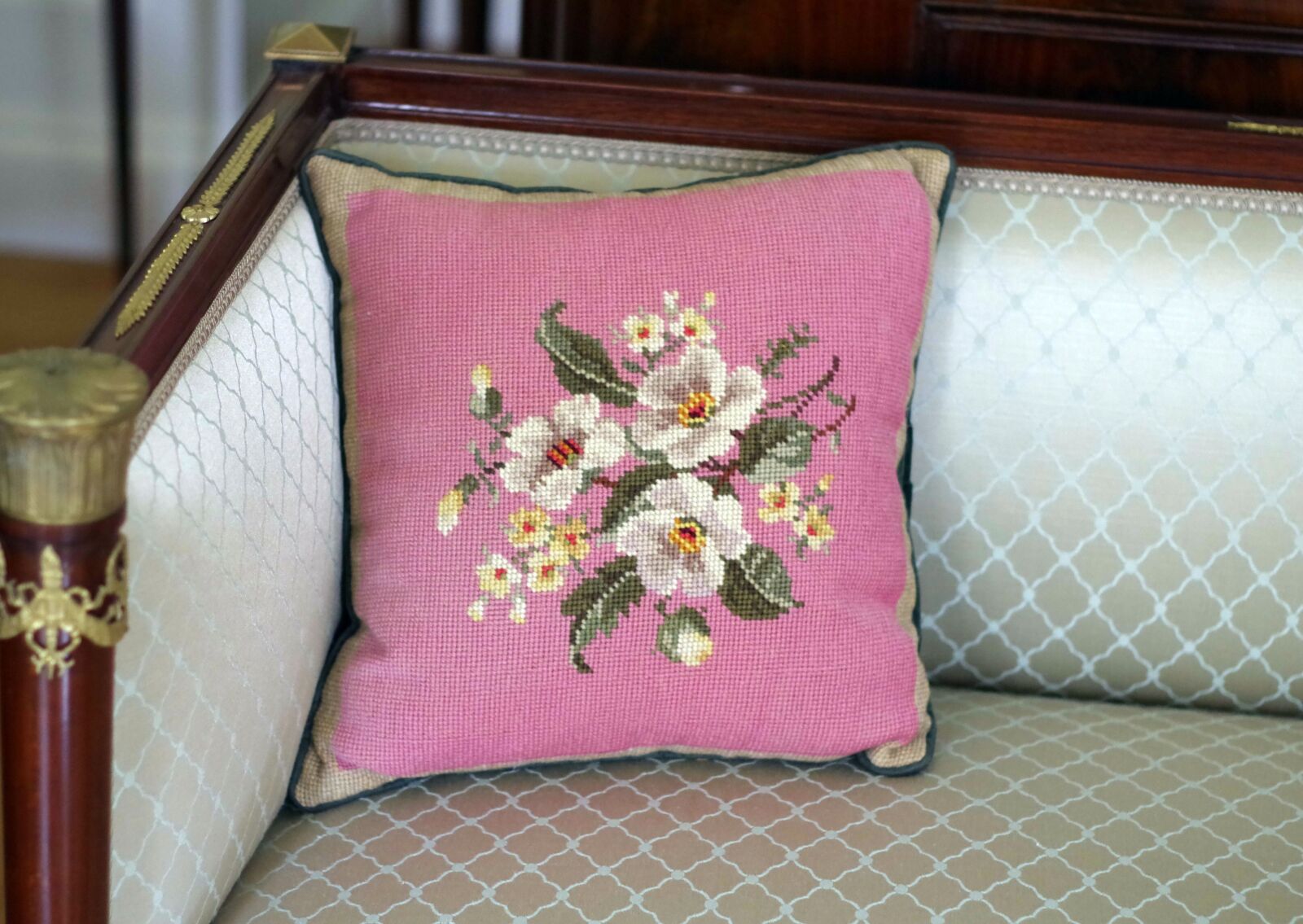 Pentax K-S2 sample photo. Pillow, challenged, flowers photography