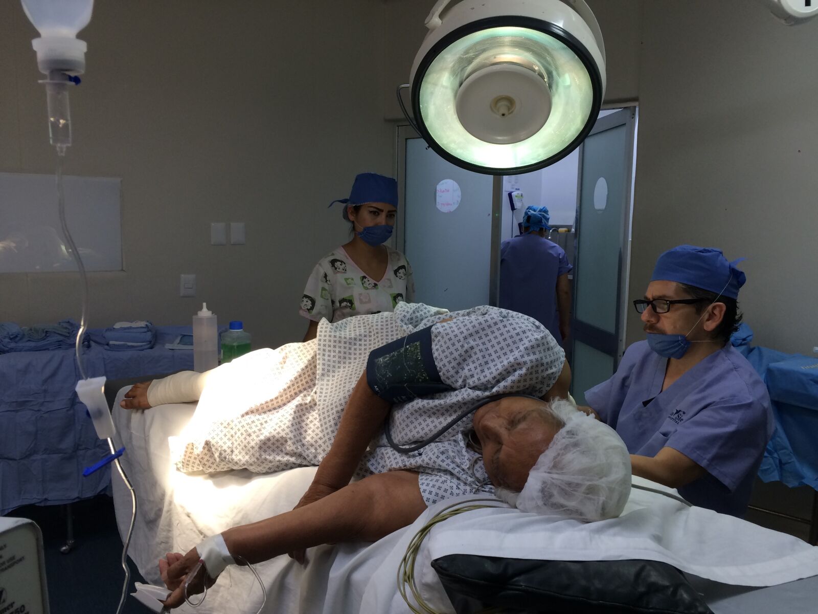 Apple iPhone 5s sample photo. Doctor with patient, patient photography