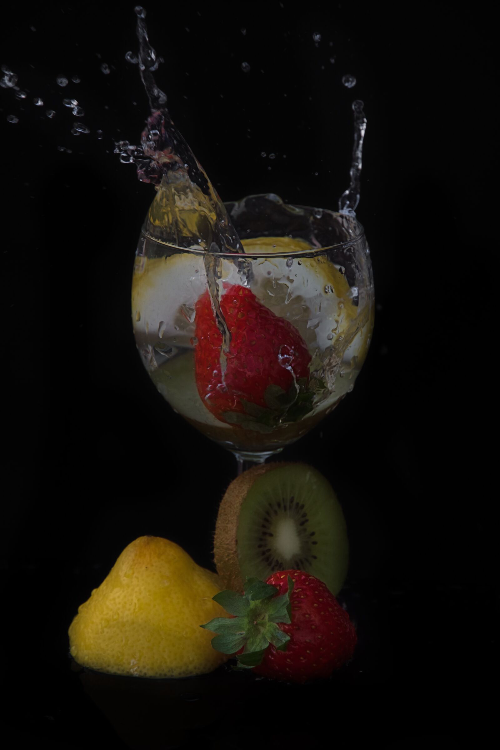Sony a6400 sample photo. Black background, water, water photography