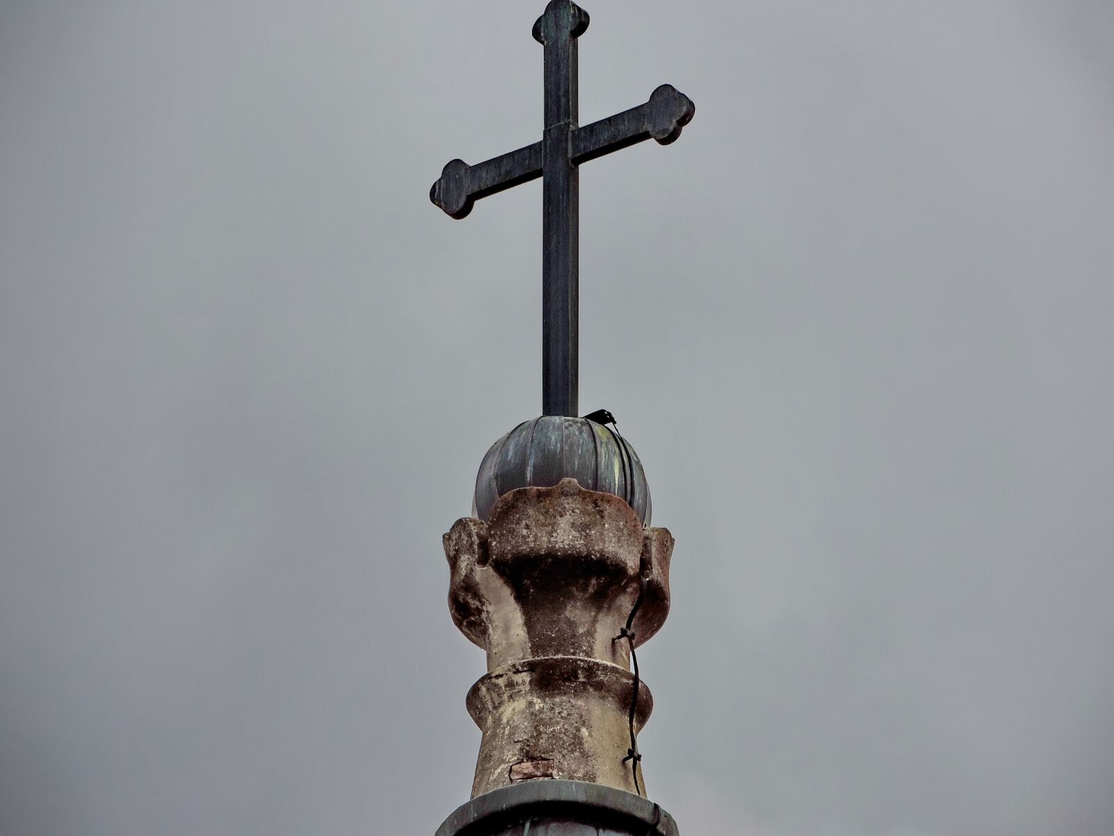 Nikon Coolpix P520 sample photo. Cross, gothic, heaven, sculpture photography