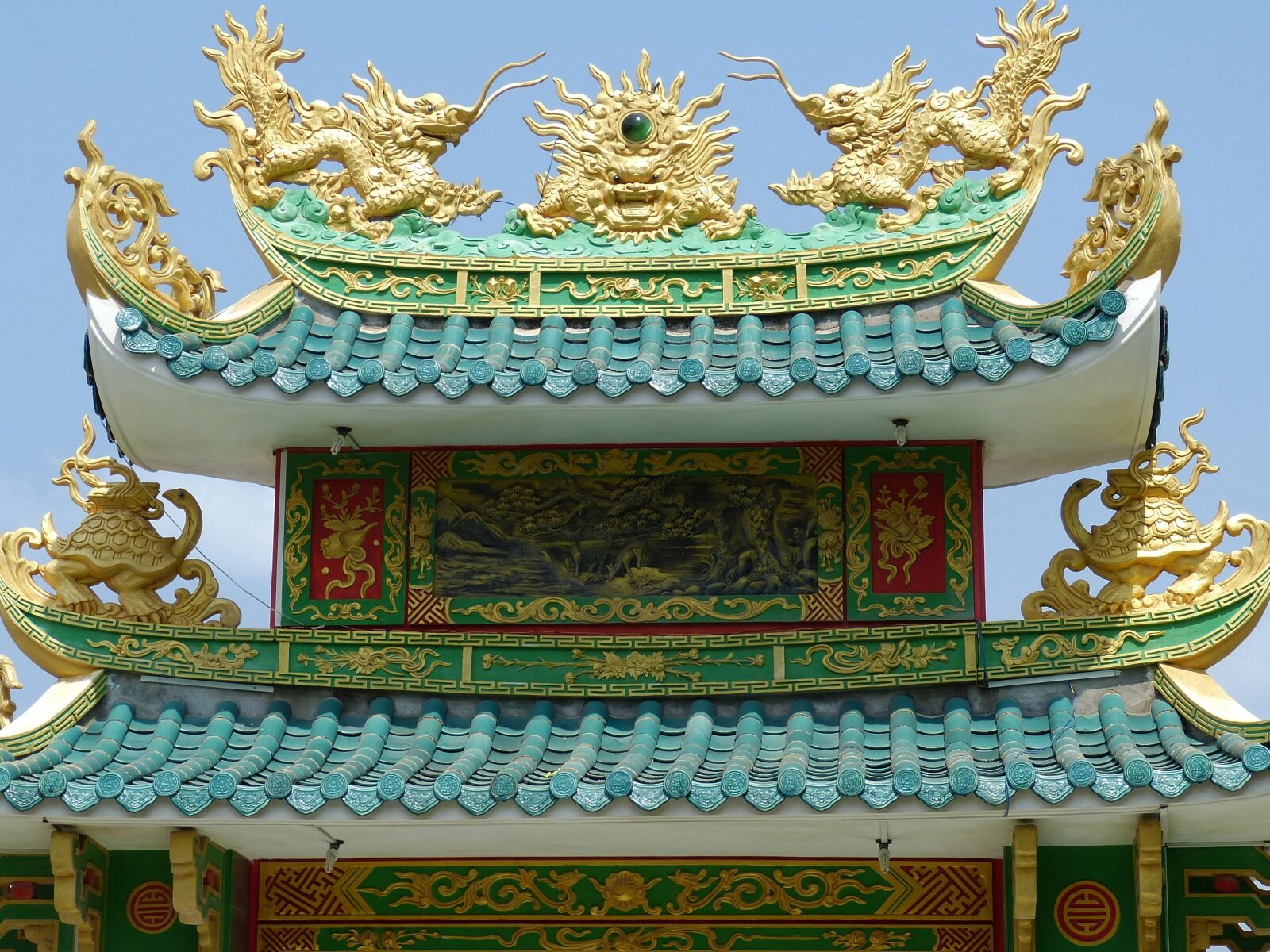 Panasonic Lumix DMC-FZ150 sample photo. Temple, roof, architecture photography