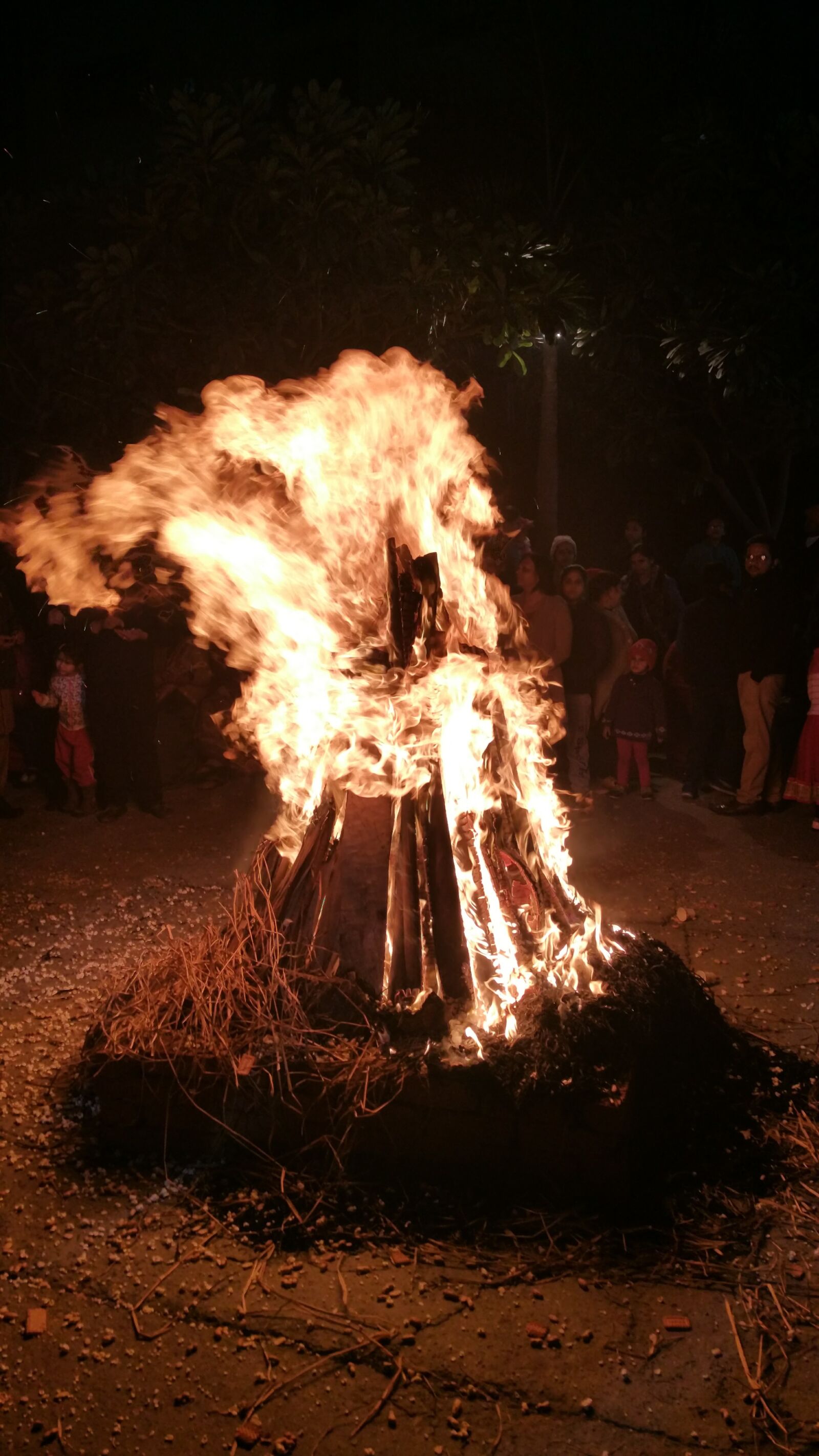 Samsung Galaxy Note4 sample photo. Bonfire, burn, dark, fire photography