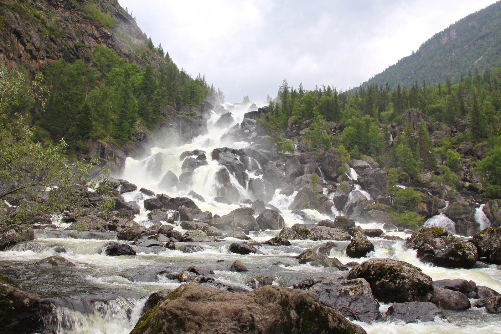 Canon EOS 700D (EOS Rebel T5i / EOS Kiss X7i) sample photo. Waterfall, altai, discovering of photography