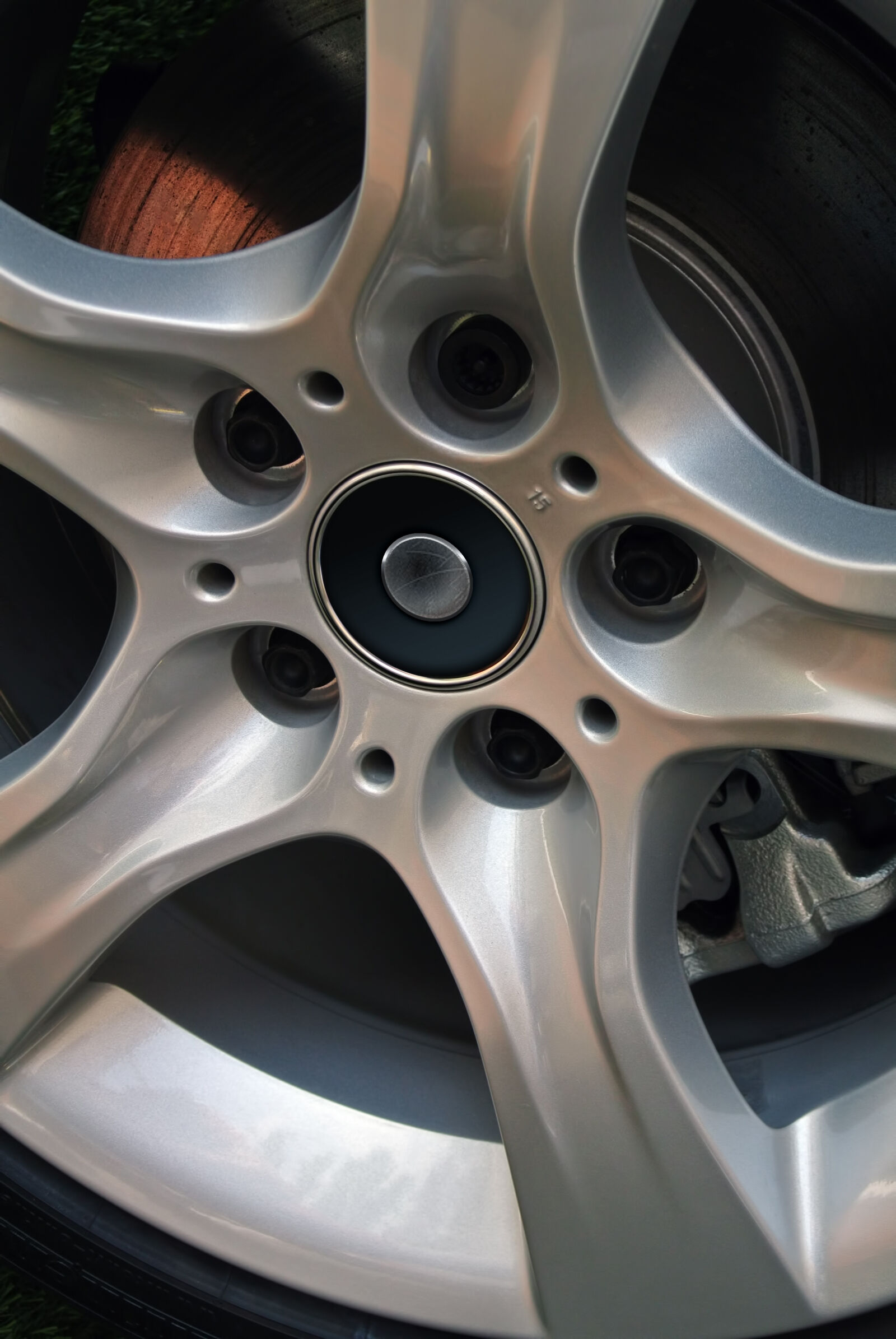 Nikon 1 Nikkor VR 10-30mm F3.5-5.6 sample photo. 15, 15, inch, wheel photography