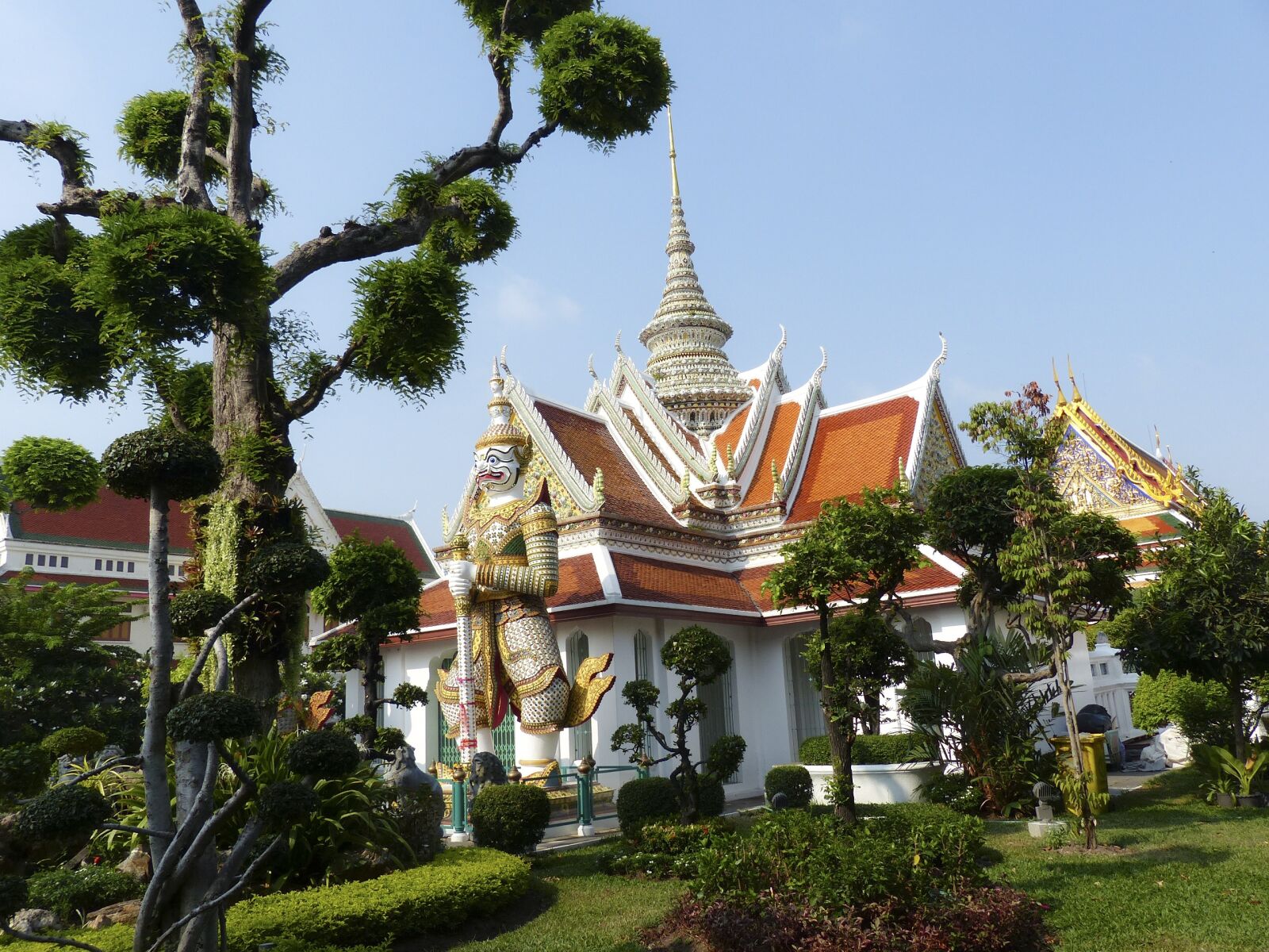 Panasonic Lumix DMC-FZ200 sample photo. Garden, temple, wat photography