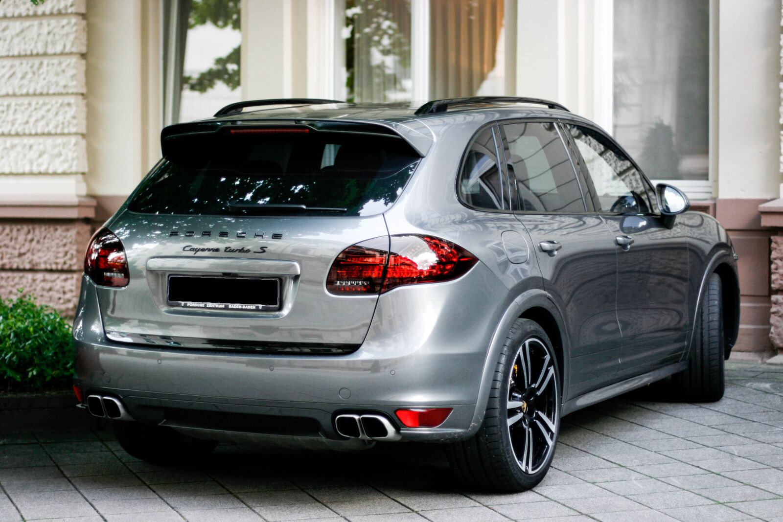 Canon EF 50mm F1.4 USM sample photo. Porsche, porsche cayenne, car photography