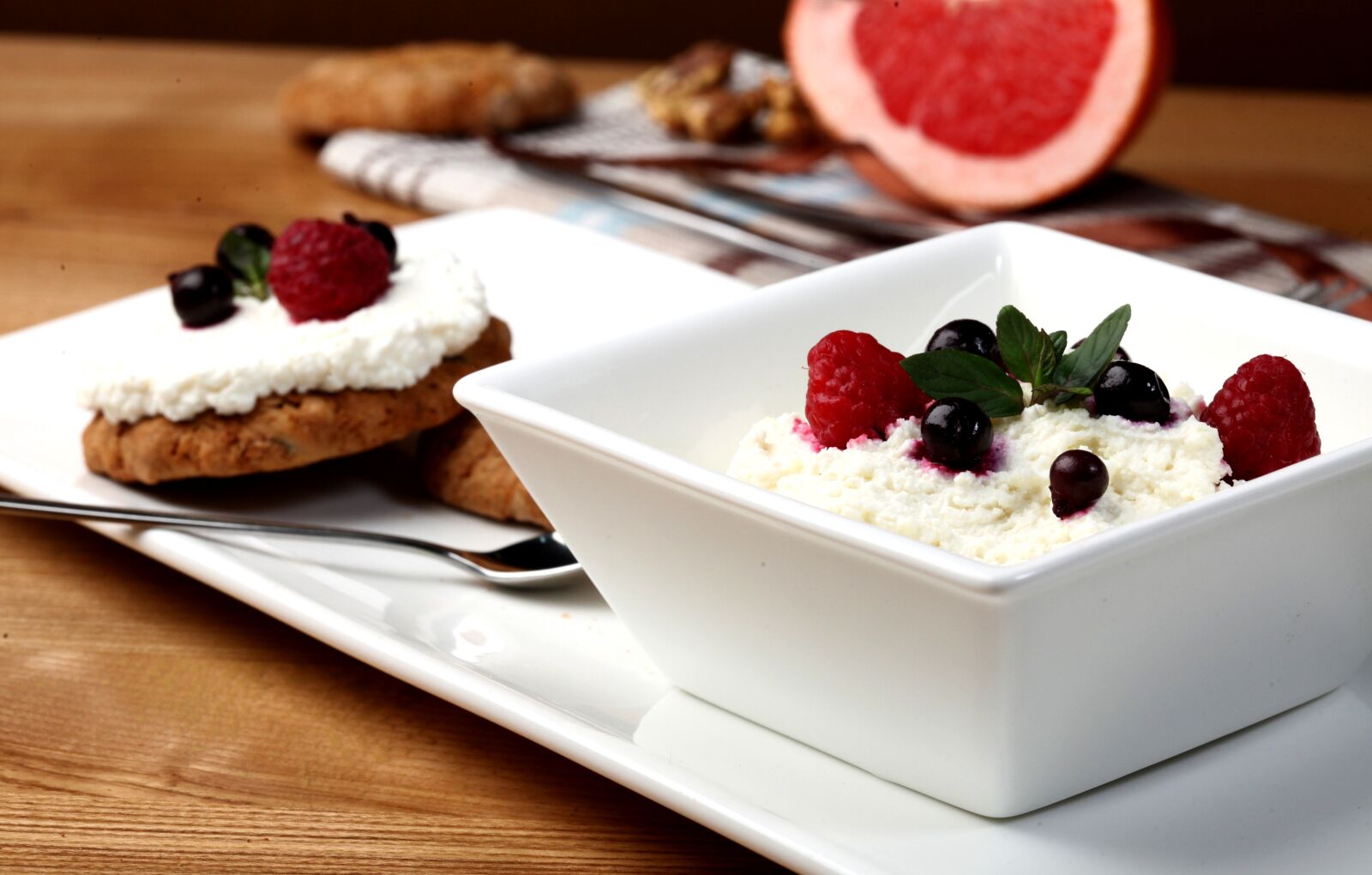Canon EOS 5D Mark II sample photo. Yogurt, porridge, breakfast photography