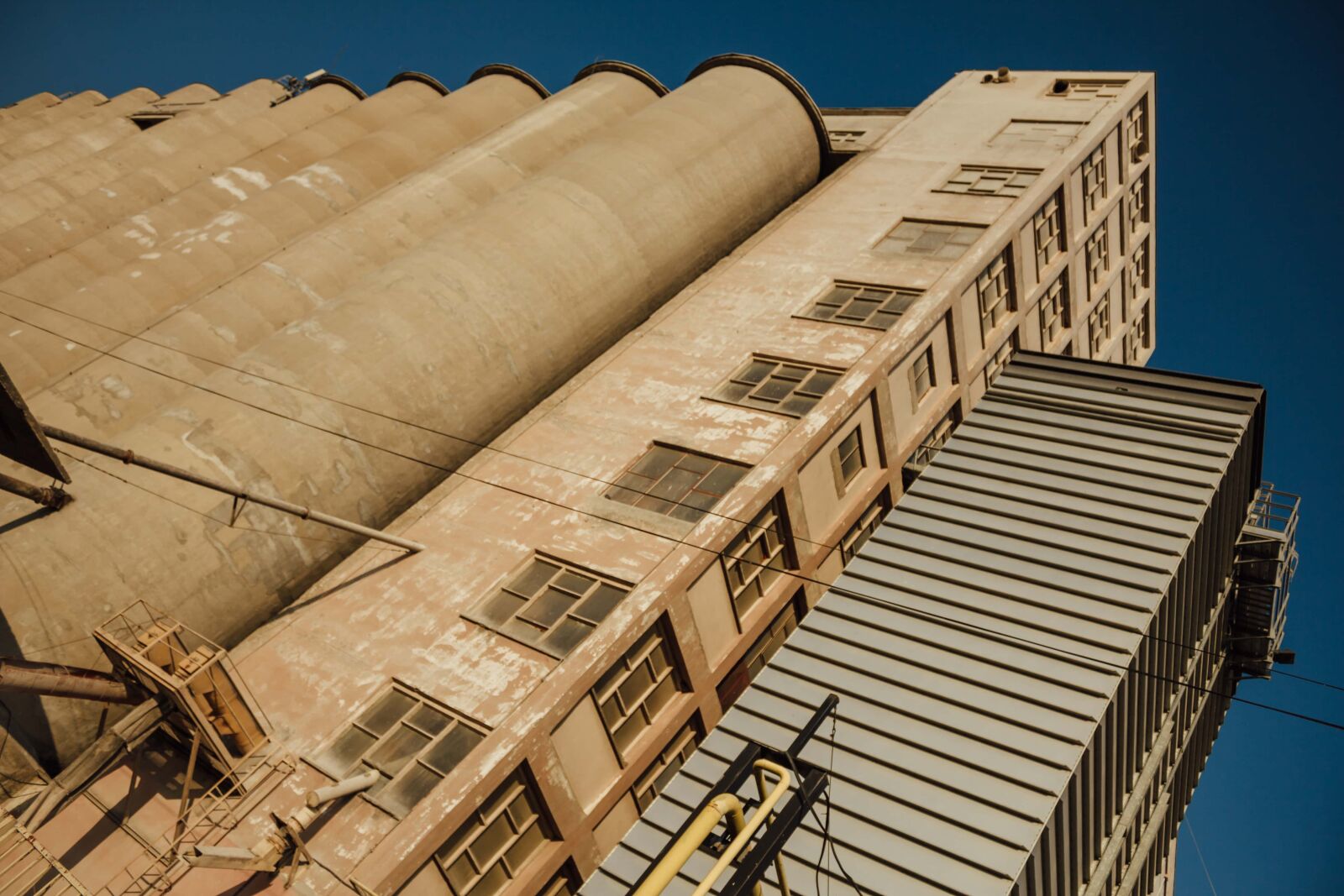 Canon EF-S 18-55mm F3.5-5.6 IS sample photo. Silo, tall, socialism, architectural photography