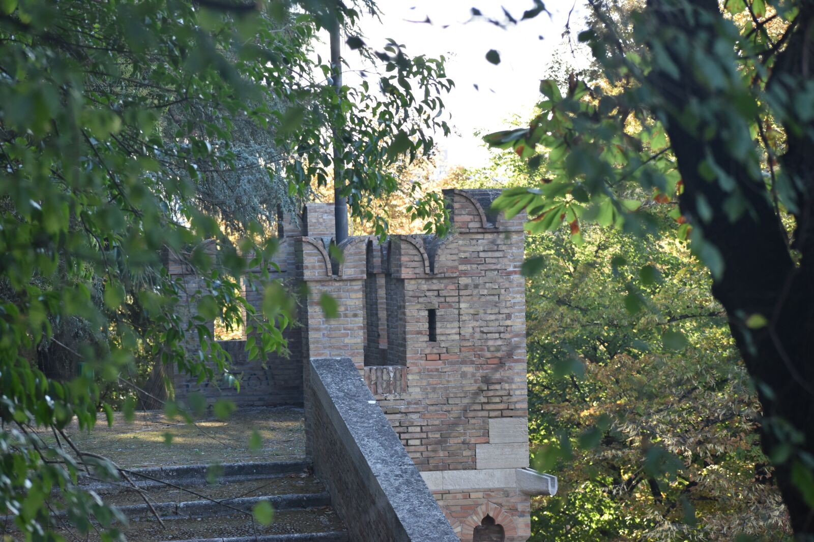 Nikon D5600 sample photo. Castle, torre, blackbirds photography