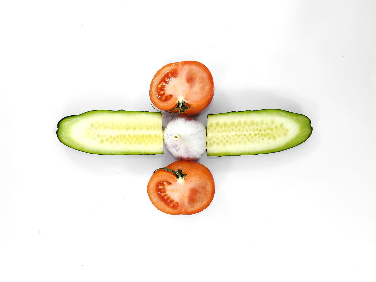 Nikon D5500 sample photo. Cucumber, garlic, half, slices photography