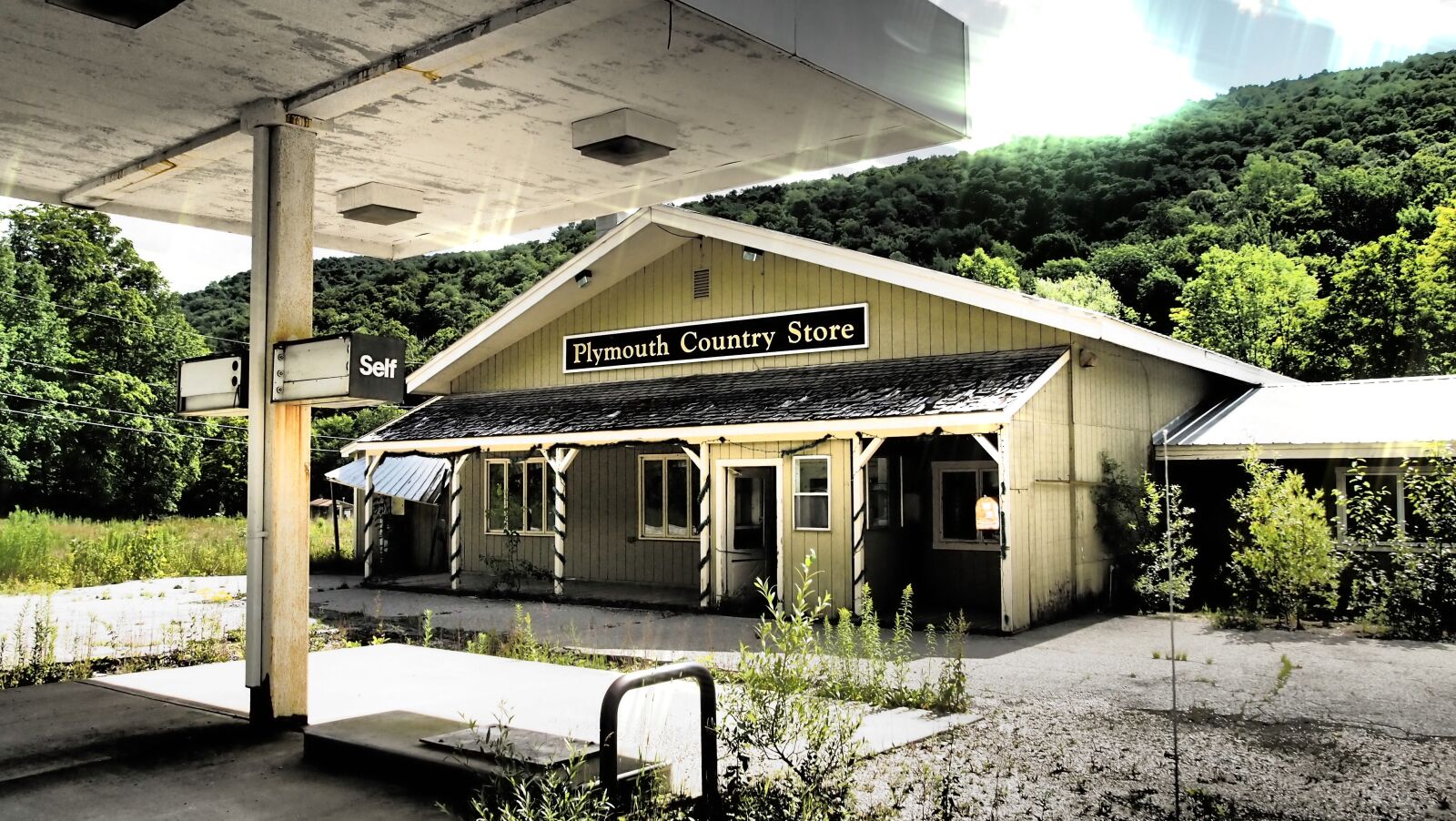 Olympus PEN E-PL3 sample photo. Sky, petrol stations, decay photography