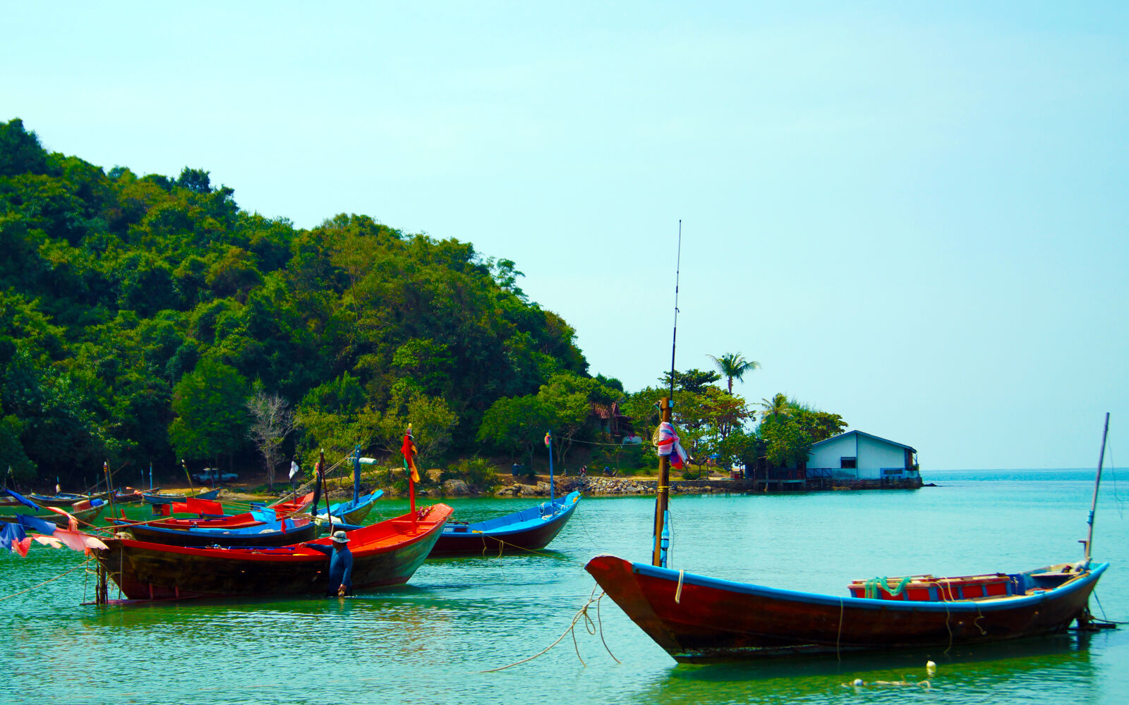 Sony SLT-A37 sample photo. Beach, boat, ocean, sea photography