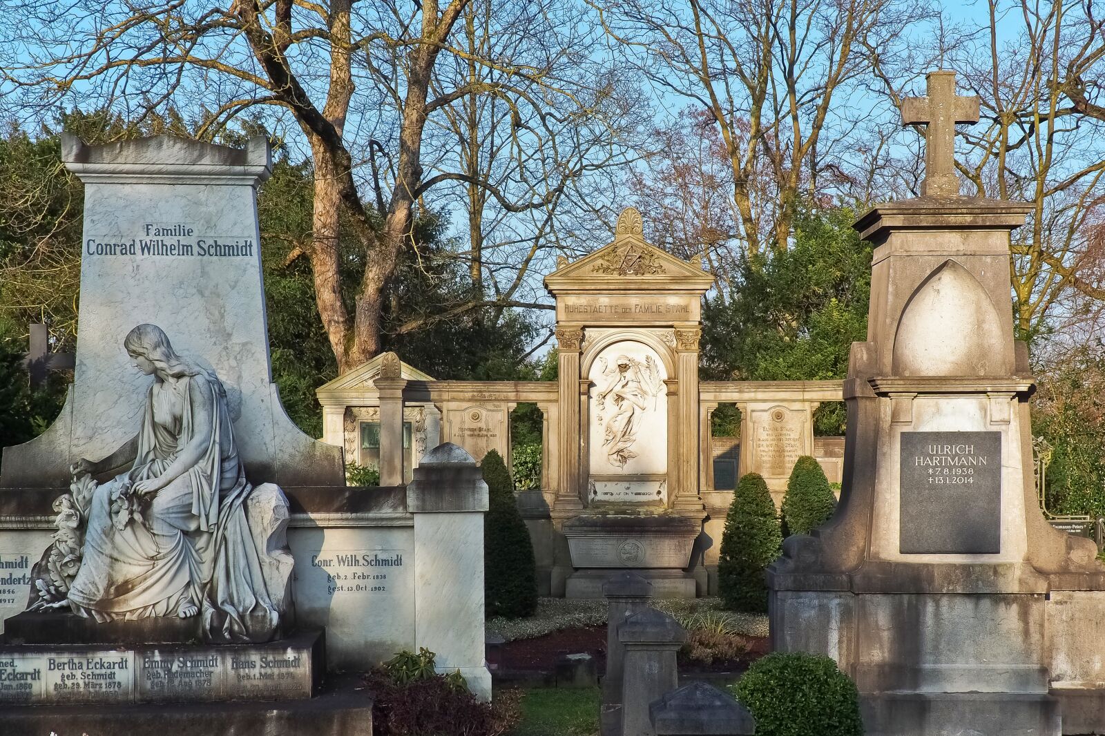 Olympus OM-D E-M10 sample photo. Statue, cemetery, grave photography