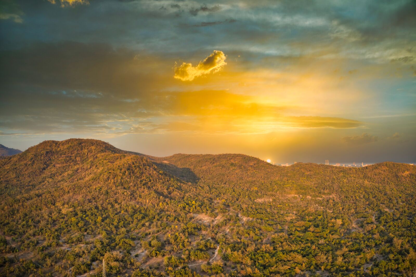 Hasselblad L1D-20c sample photo. Sky, scenic, hua hin photography