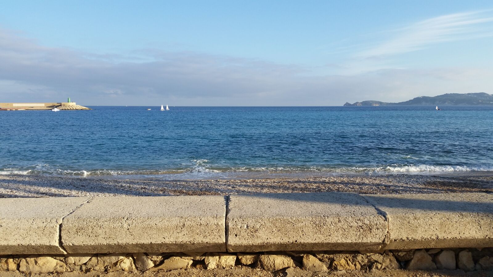 Samsung Galaxy S5 sample photo. Beach, sea, boat photography