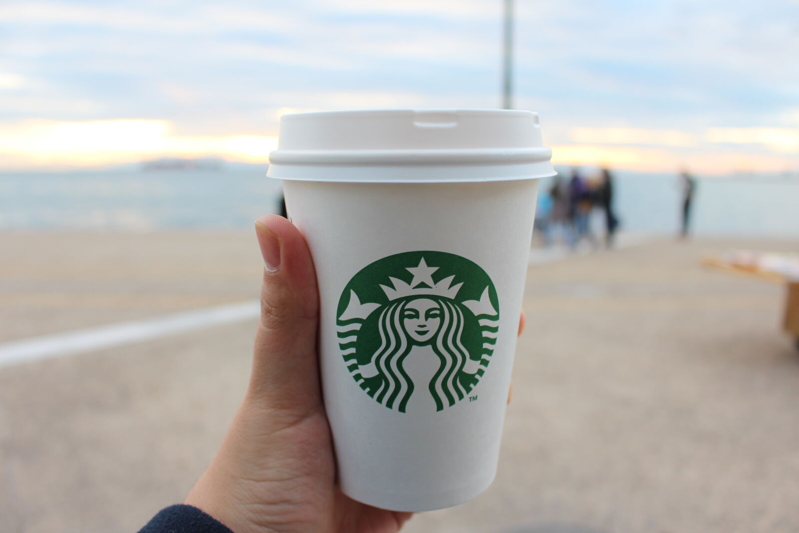 Canon EOS 700D (EOS Rebel T5i / EOS Kiss X7i) sample photo. Person, holding, star, buck photography