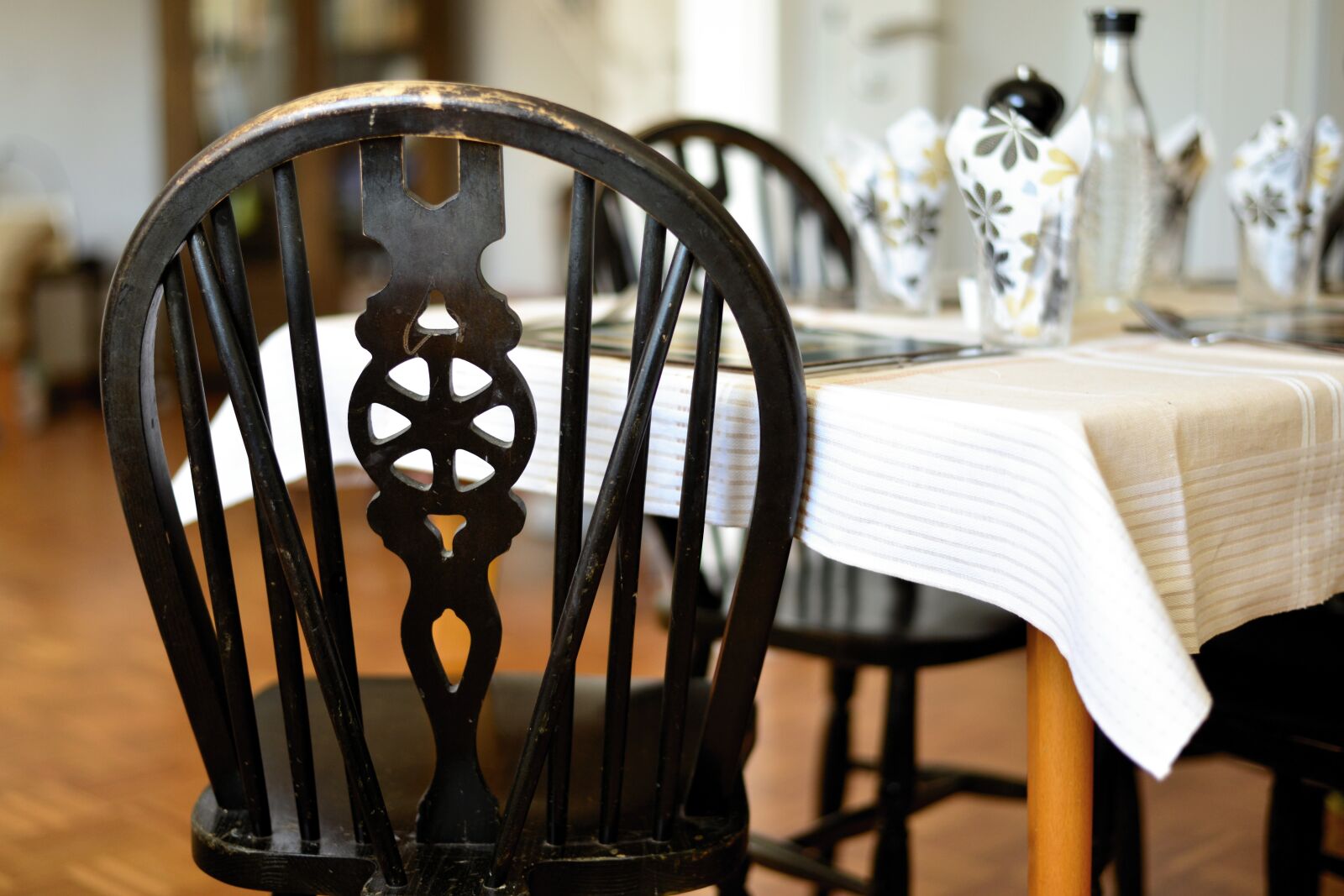 Nikon D610 sample photo. Chair, table, ornament photography