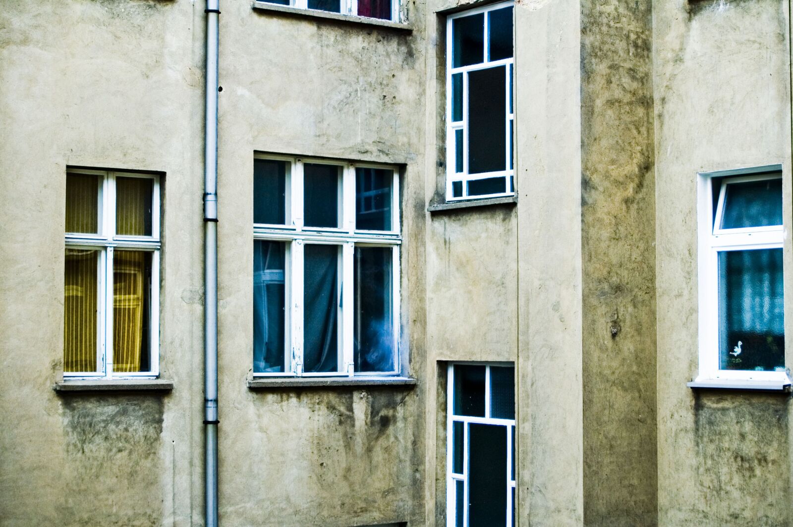Nikon D70 sample photo. House, wall, windows photography