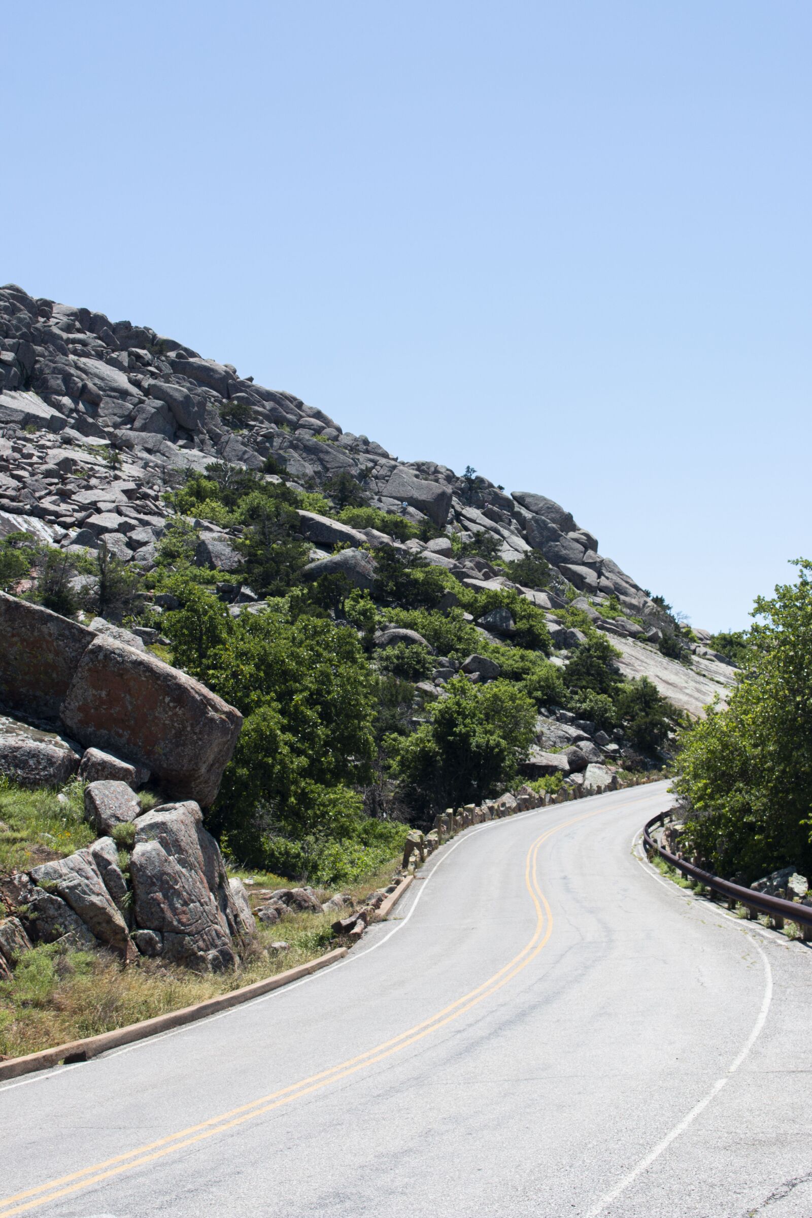 Canon EOS 70D + Canon EF-S 18-55mm F3.5-5.6 IS STM sample photo. Mountain road, mountains, nature photography