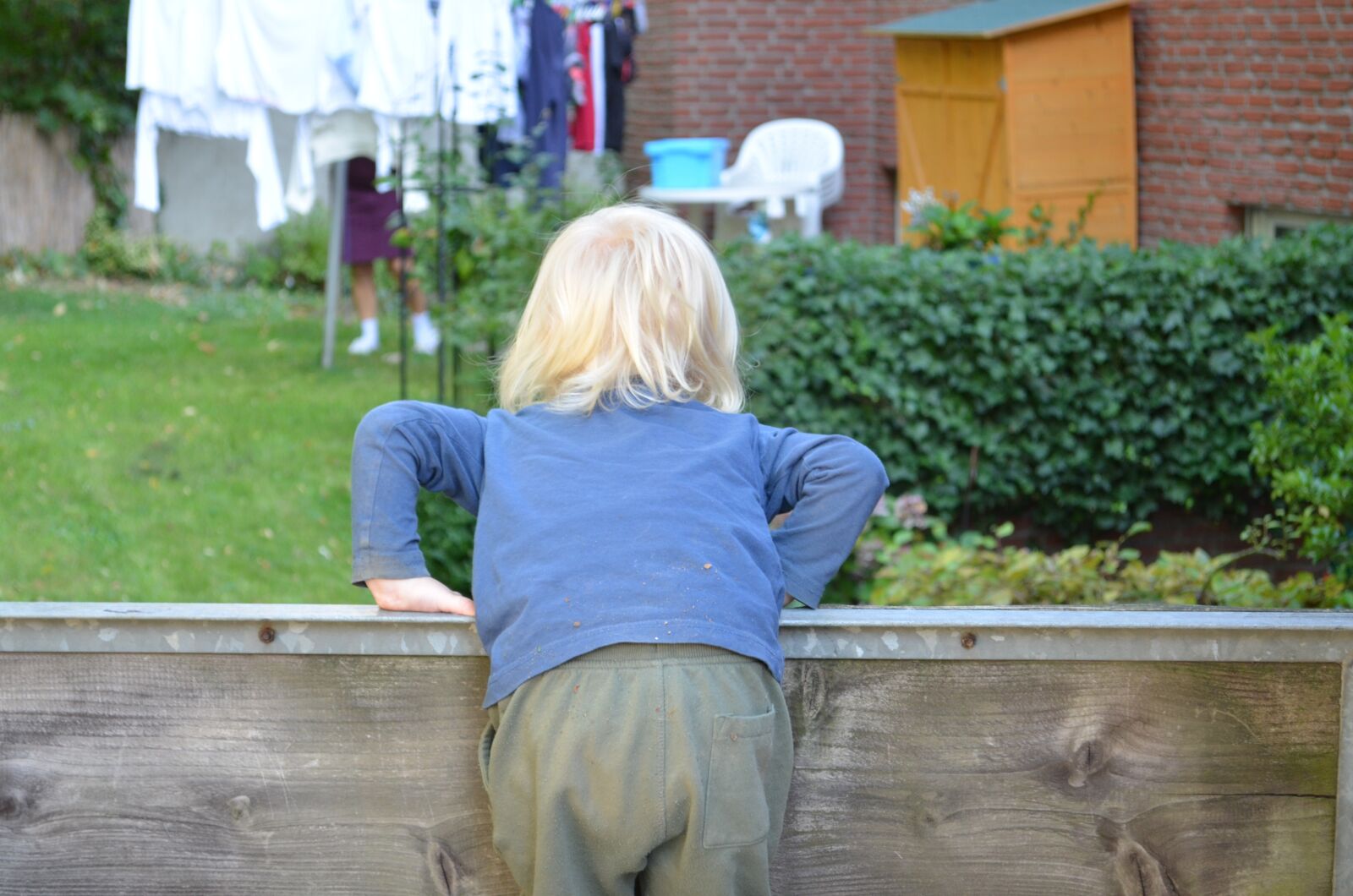 Nikon D5100 sample photo. Child, move, curiosity photography