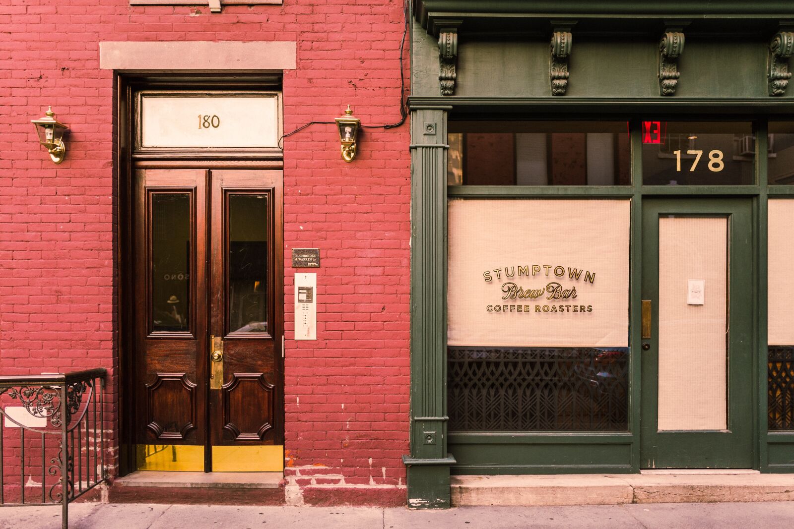 Leica Q (Typ 116) sample photo. Buildings, city, coffee shop photography