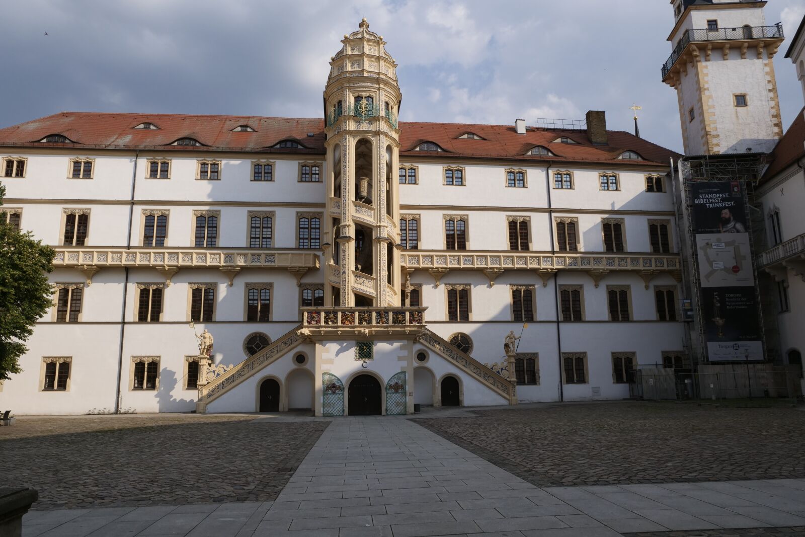 Panasonic Lumix DC-G9 sample photo. Architecture, building, castle photography
