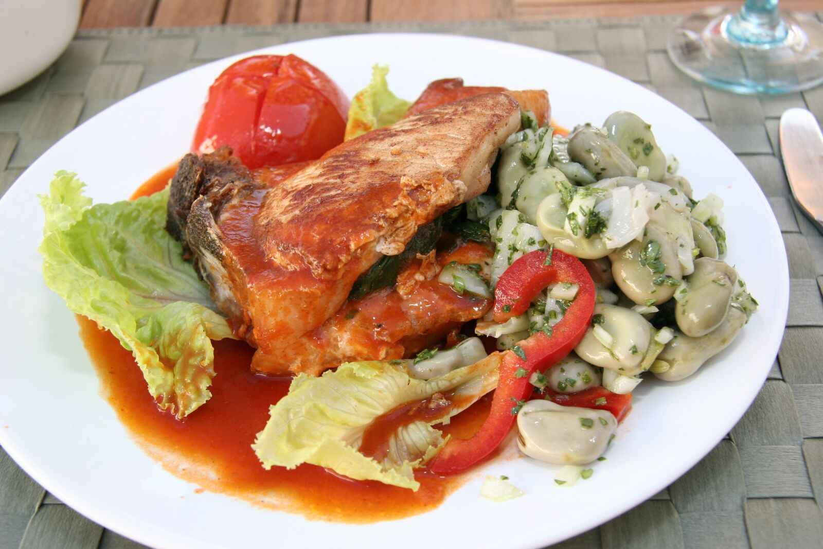 Canon EOS 20D sample photo. Pork chop, spinach, tomato photography