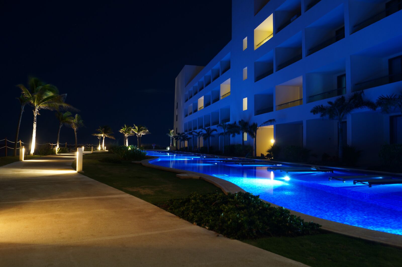 Sony SLT-A37 sample photo. Illuminated, architecture, travel photography