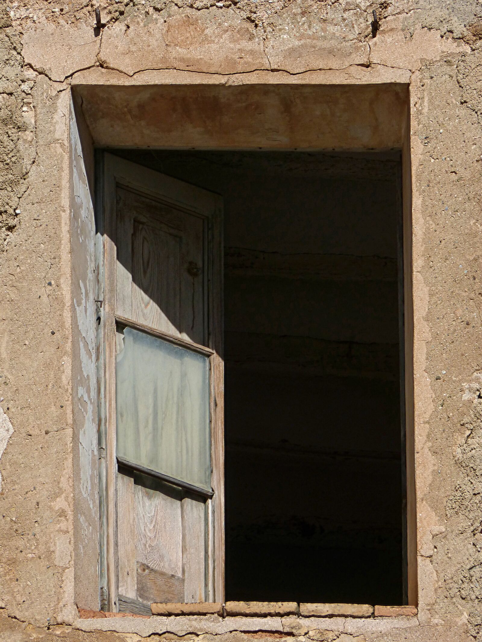 Panasonic DMC-FZ62 sample photo. Window, old, abandoned photography