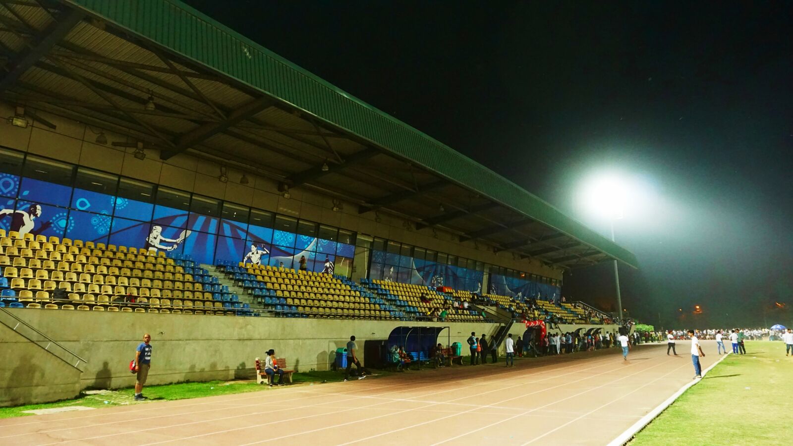 Sony E 16-50mm F3.5-5.6 PZ OSS sample photo. Action, athletes, audience, ball photography
