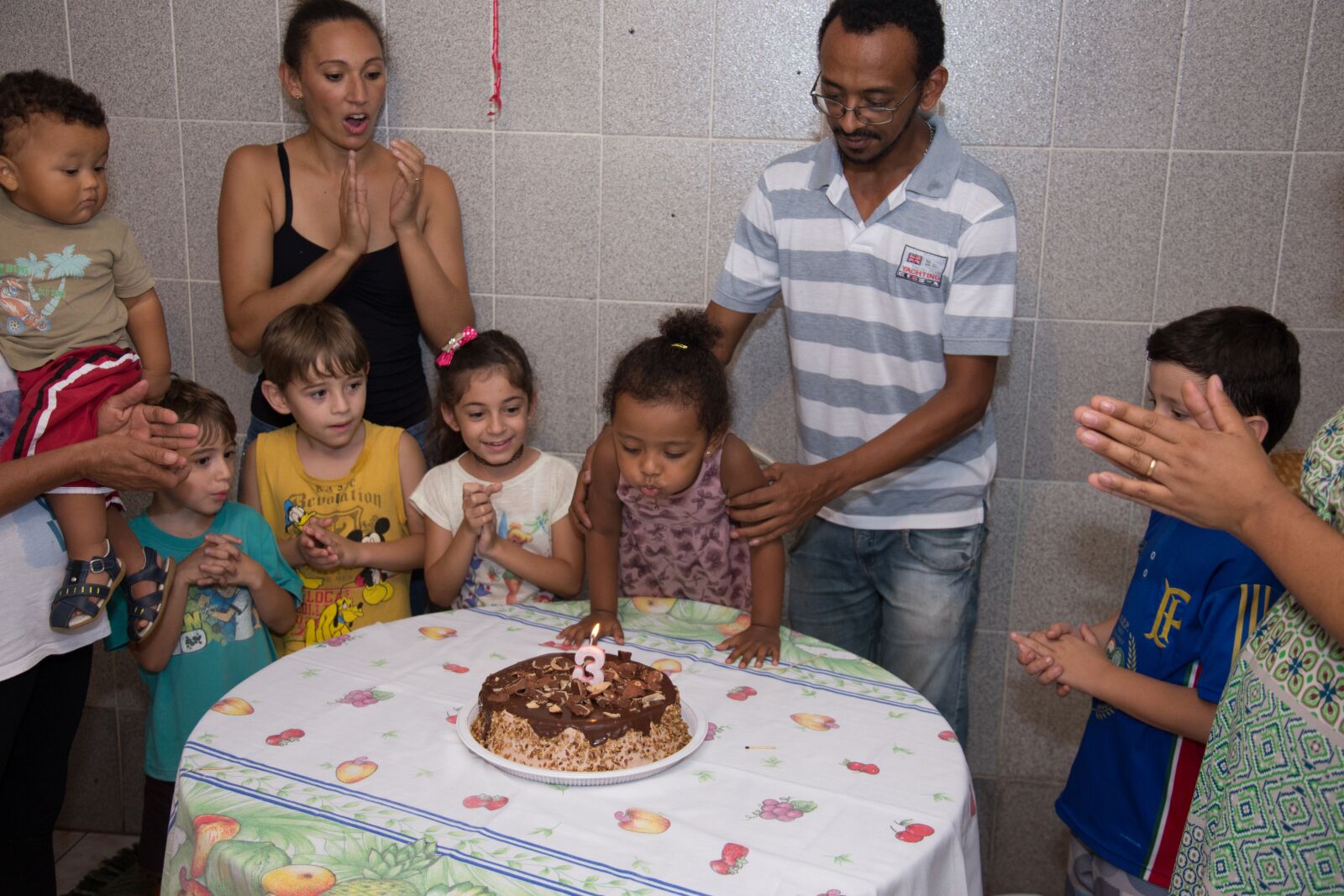 Canon EOS 6D + Canon EF 24-105mm F4L IS USM sample photo. Cake, birthday, family photography