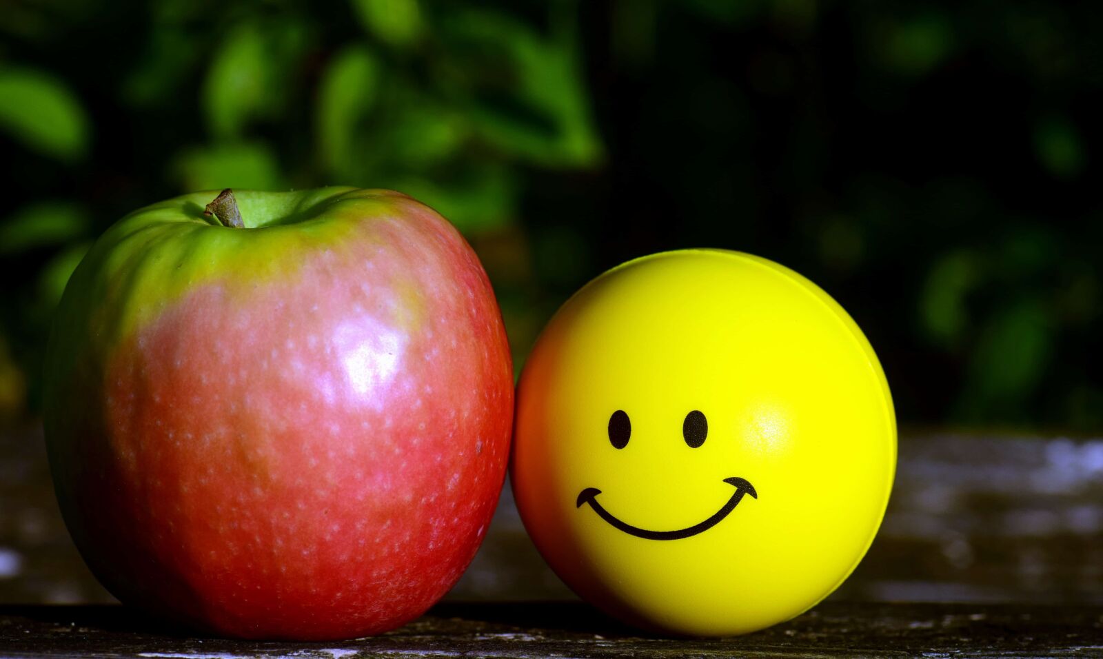 Nikon D3300 sample photo. Apple, food, fruit, vitamin photography