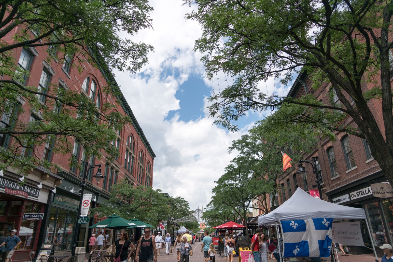 Sony a7R II + Sony FE 24-240mm F3.5-6.3 OSS sample photo. Burlington, vermont, church street photography