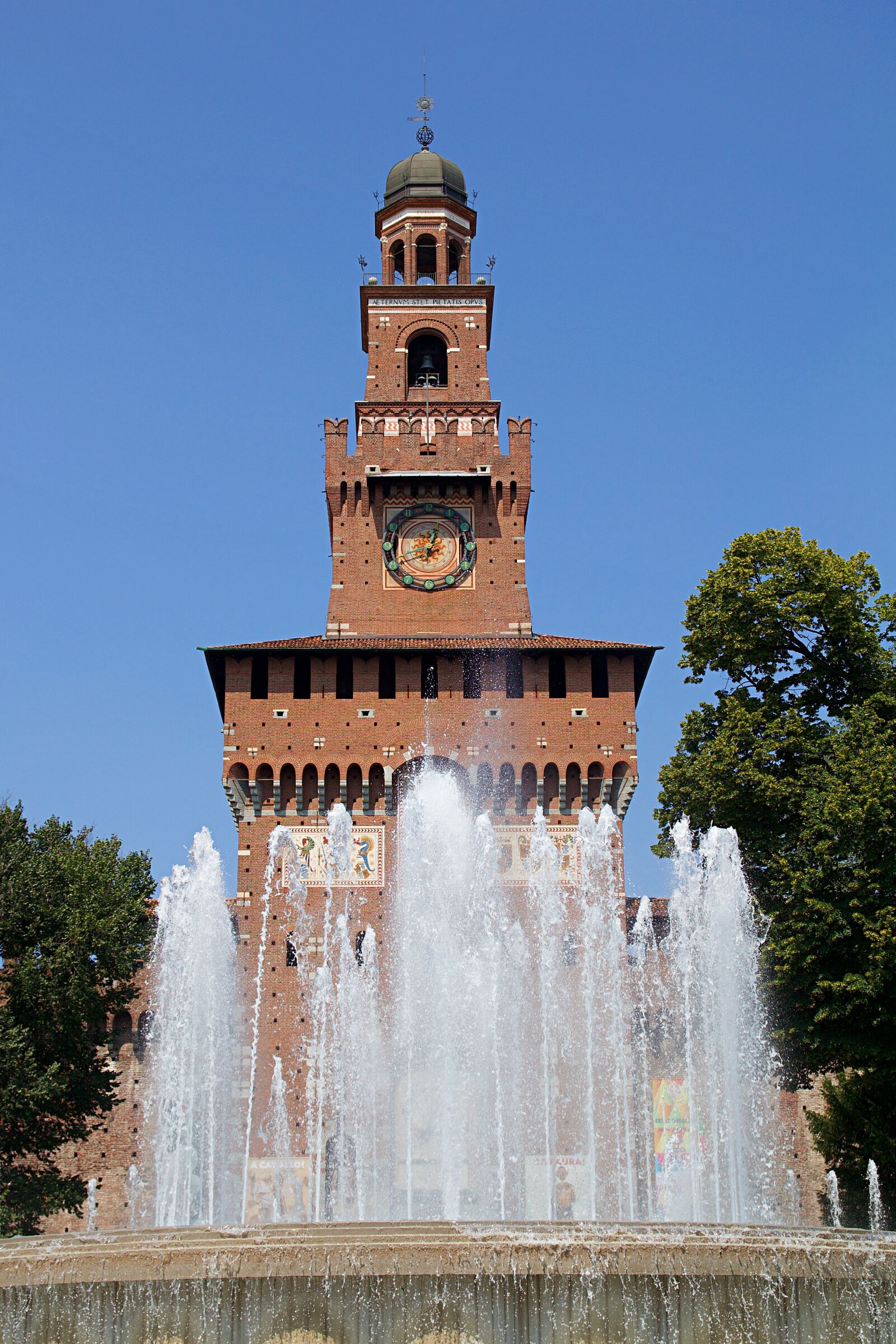 Canon EOS 600D (Rebel EOS T3i / EOS Kiss X5) sample photo. Italy, milan, architecture photography