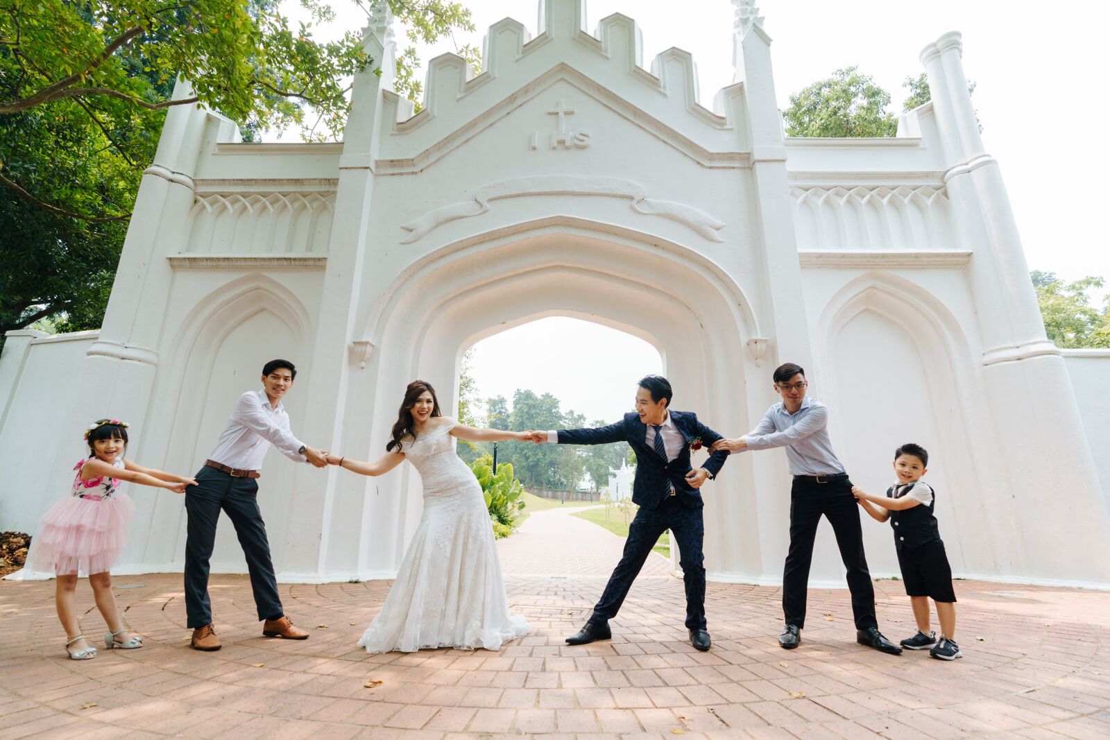 Sony a7 III + Sony FE 16-35mm F2.8 GM sample photo. Love, marriage, tug-of-war photography