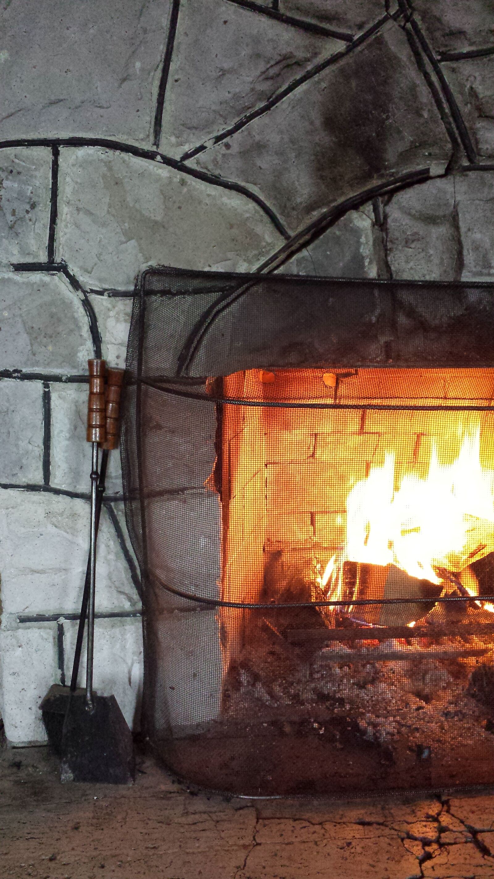 Samsung Galaxy S4 sample photo. Fireplace, cabin, stone photography