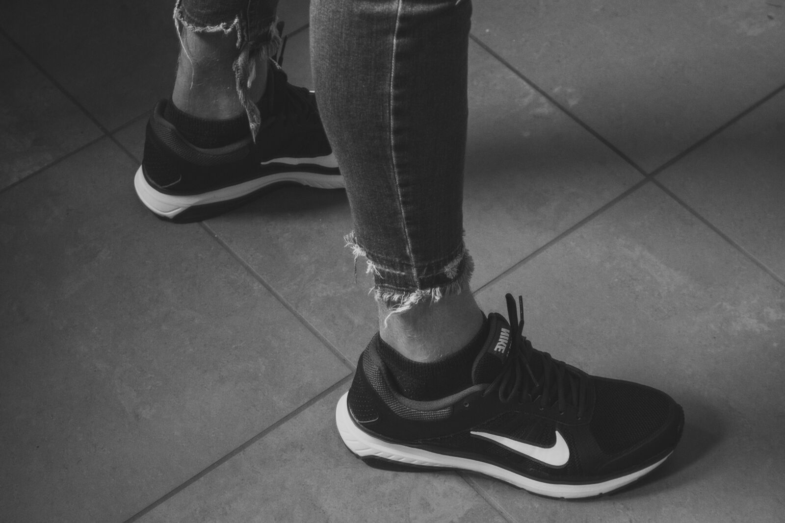 Canon EOS 700D (EOS Rebel T5i / EOS Kiss X7i) sample photo. Black, and, white, brand photography