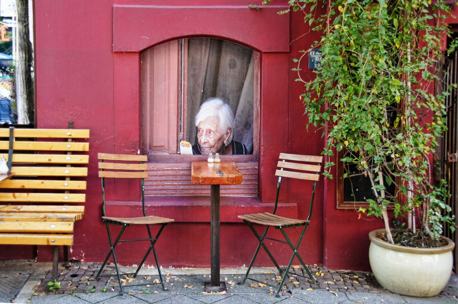Sony Alpha DSLR-A580 sample photo. Chairs, table, facade photography