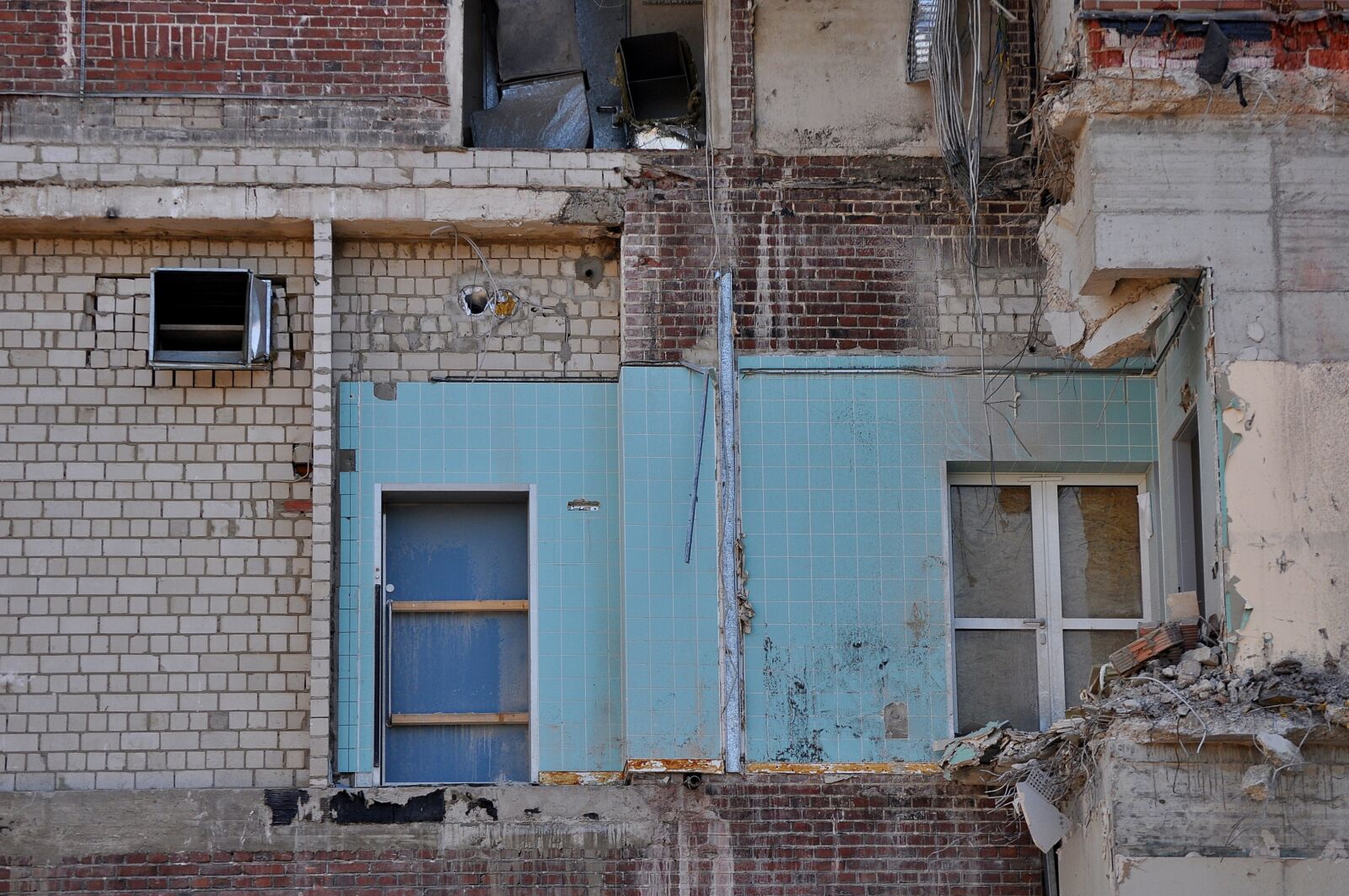 Nikon D5000 sample photo. Ruin, decay, abandoned photography