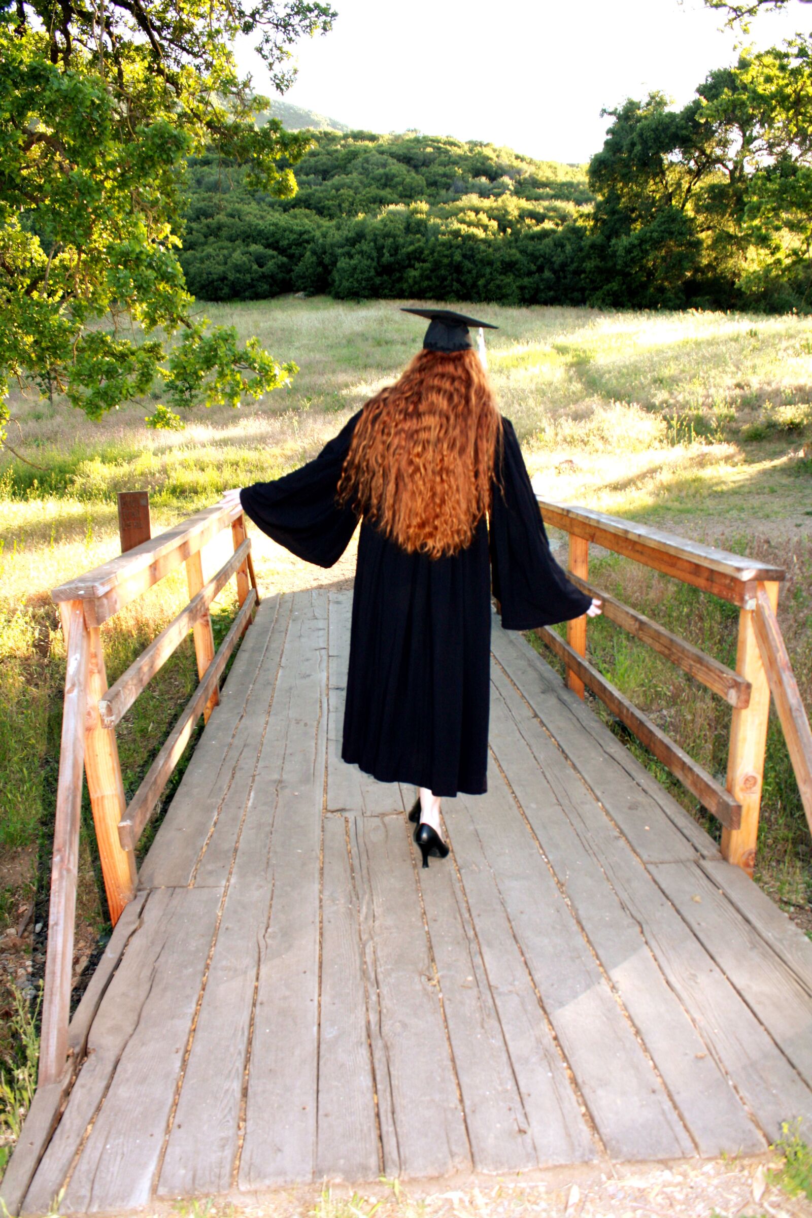 Canon EOS 1000D (EOS Digital Rebel XS / EOS Kiss F) sample photo. Graduate, graduation, walking away photography