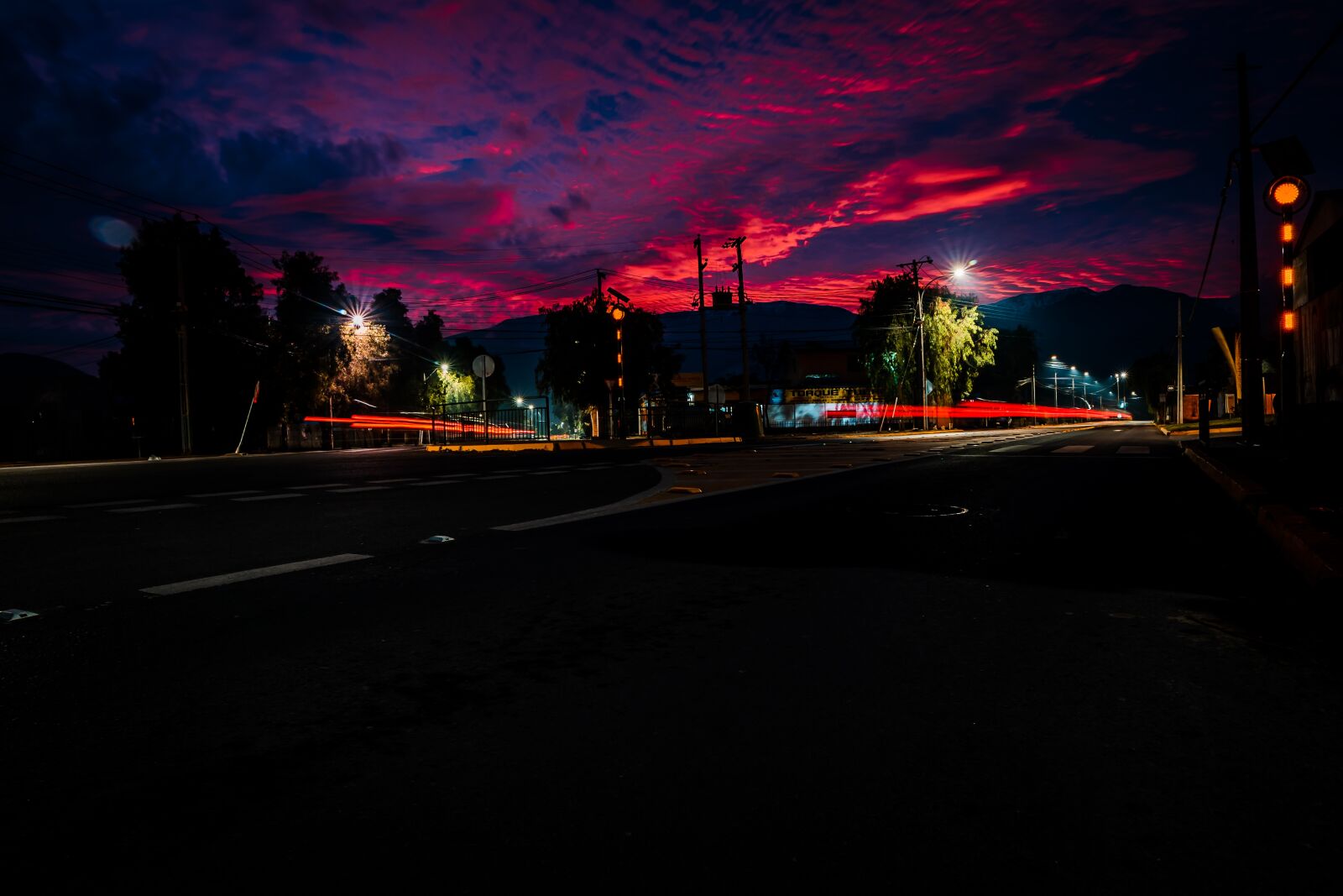 Sigma 16mm F1.4 DC DN | C sample photo. Exposicion, red, black photography