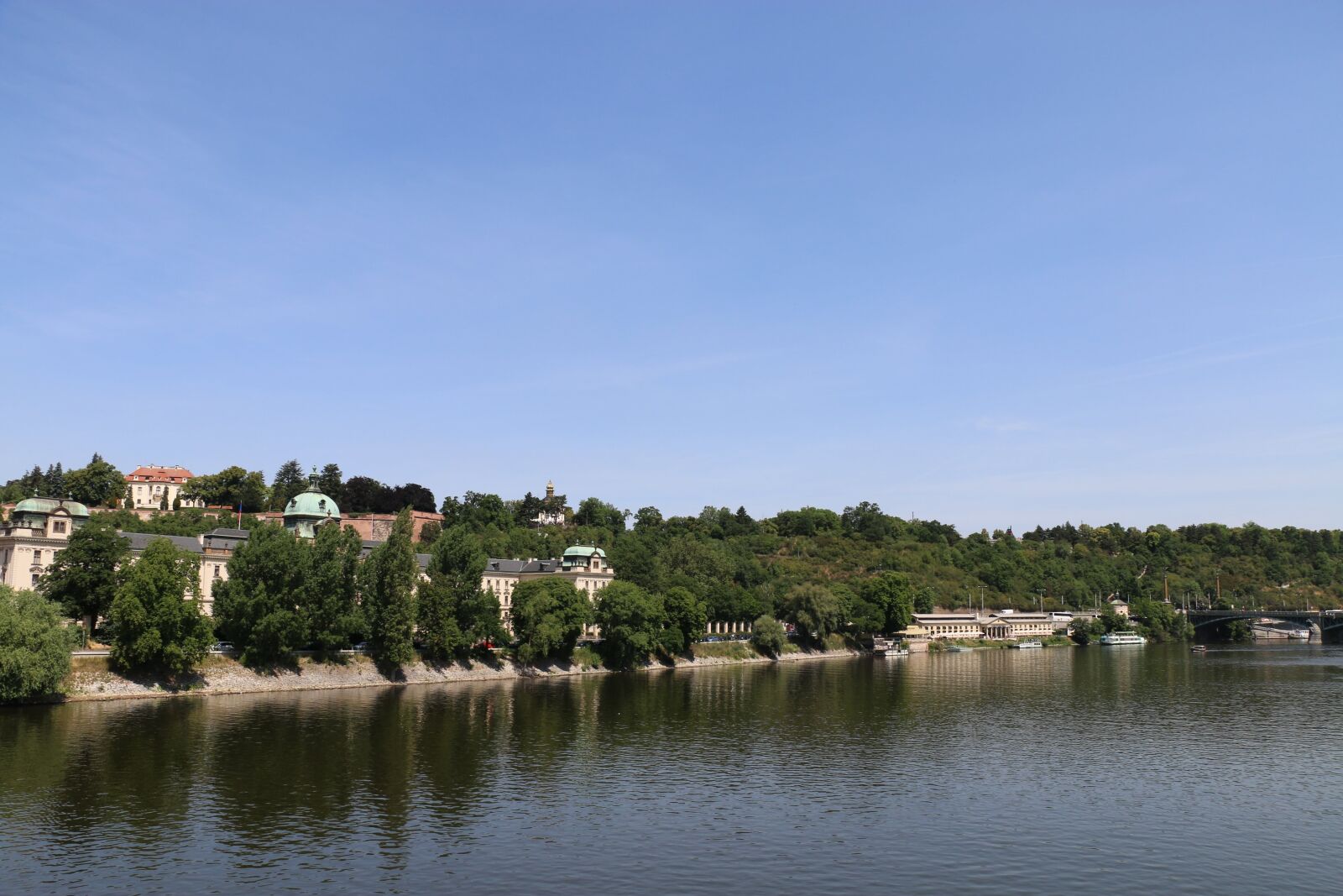 Canon EOS 70D sample photo. Prague, river, czech republic photography