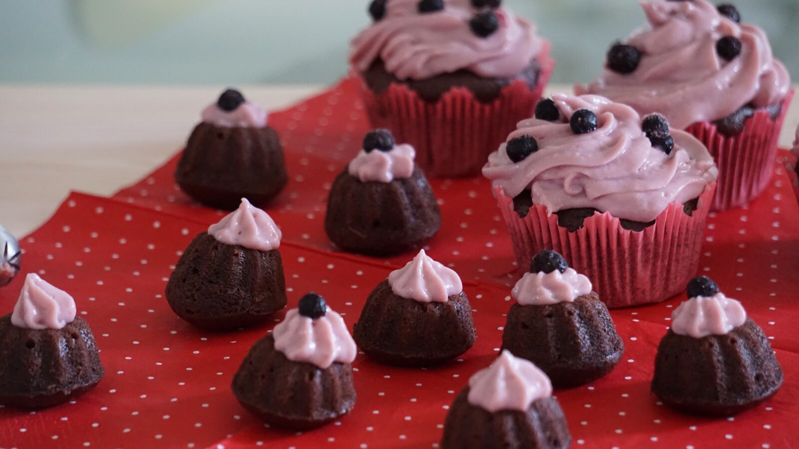 Sony E 55-210mm F4.5-6.3 OSS sample photo. Muffins, pink, cream photography