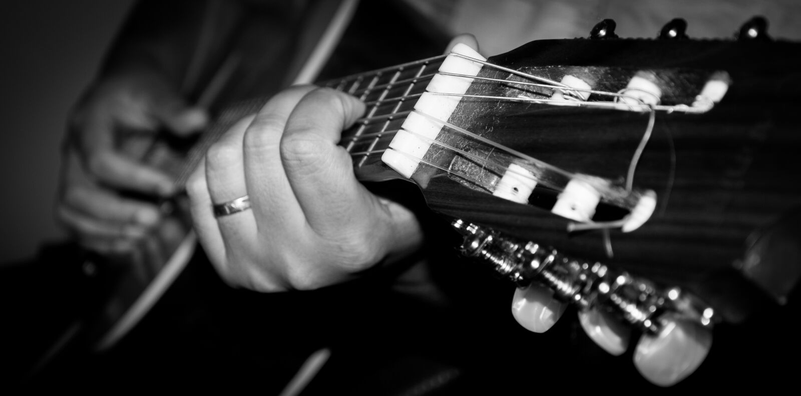 Nikon D7100 sample photo. Playing guitar, guitar, black photography