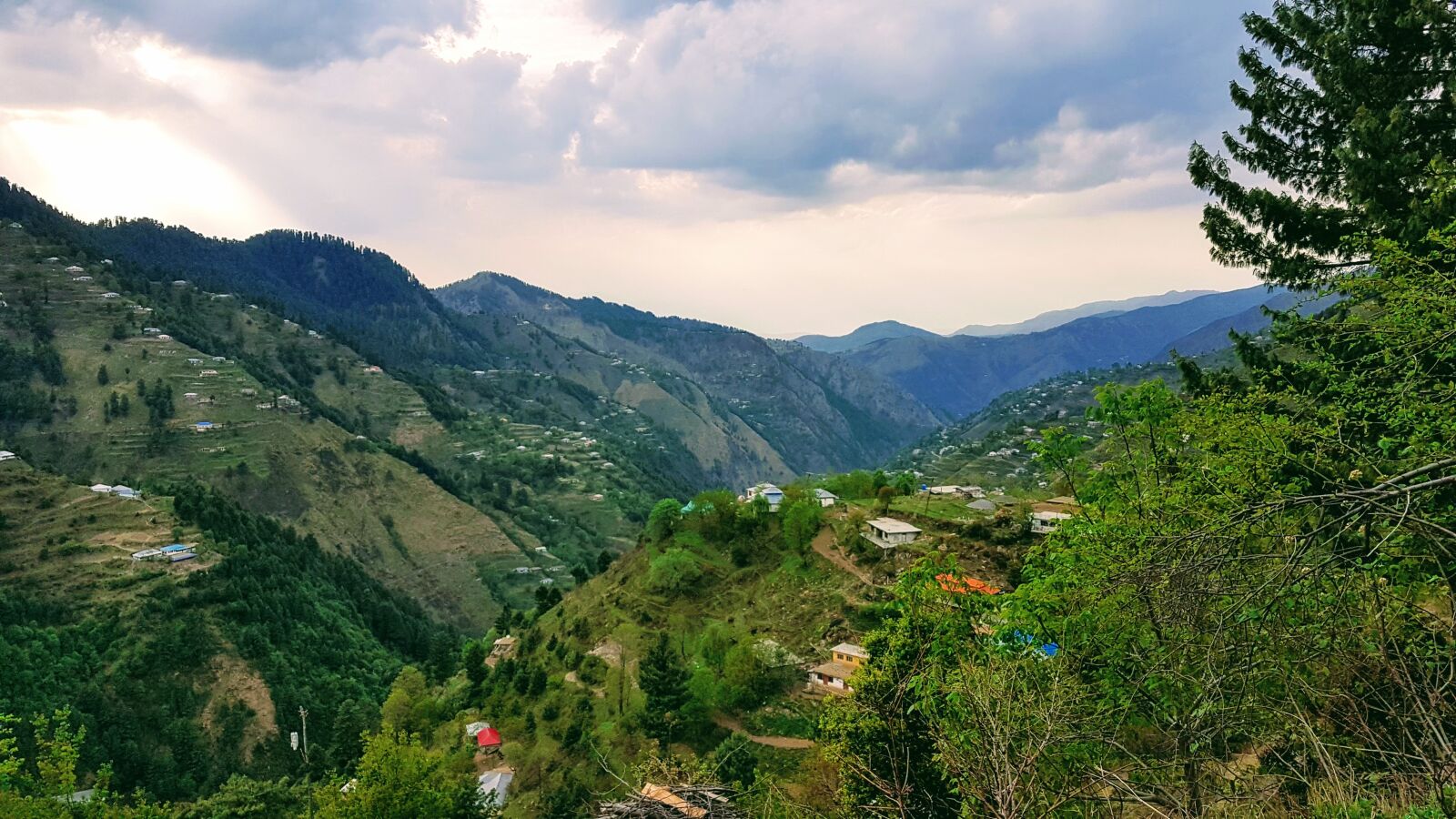 Samsung Galaxy S7 Edge sample photo. Clouds, green, houses, mountain photography
