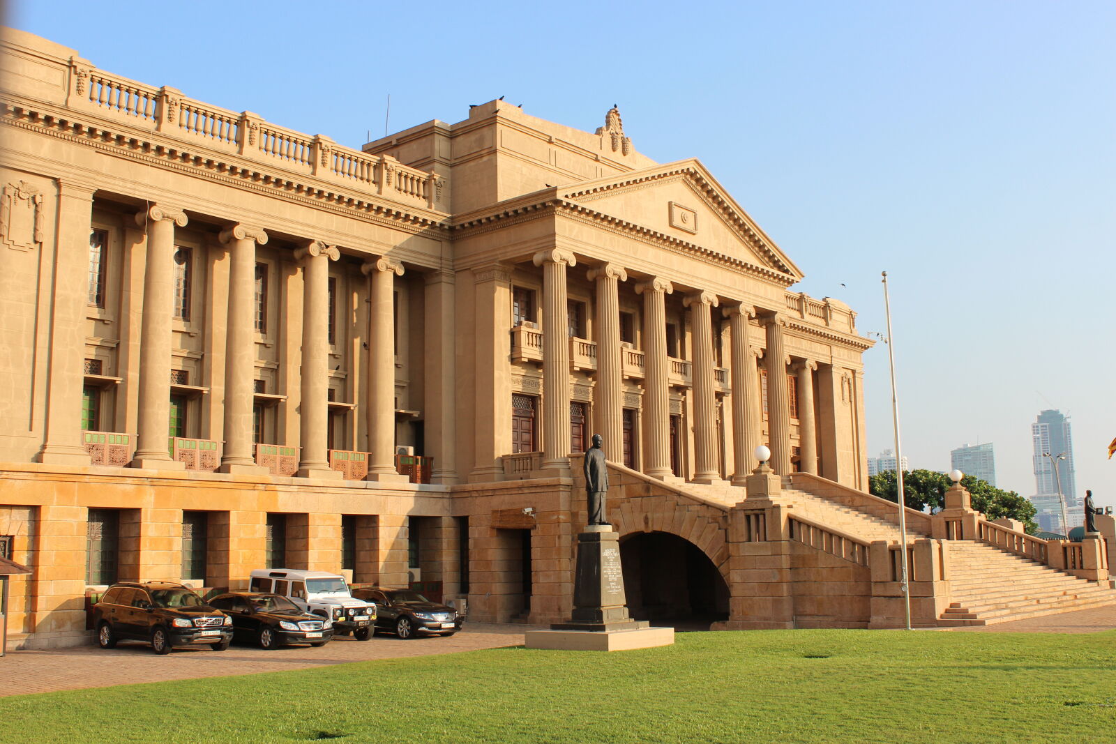 Canon EOS 600D (Rebel EOS T3i / EOS Kiss X5) sample photo. Old, parliament, building photography