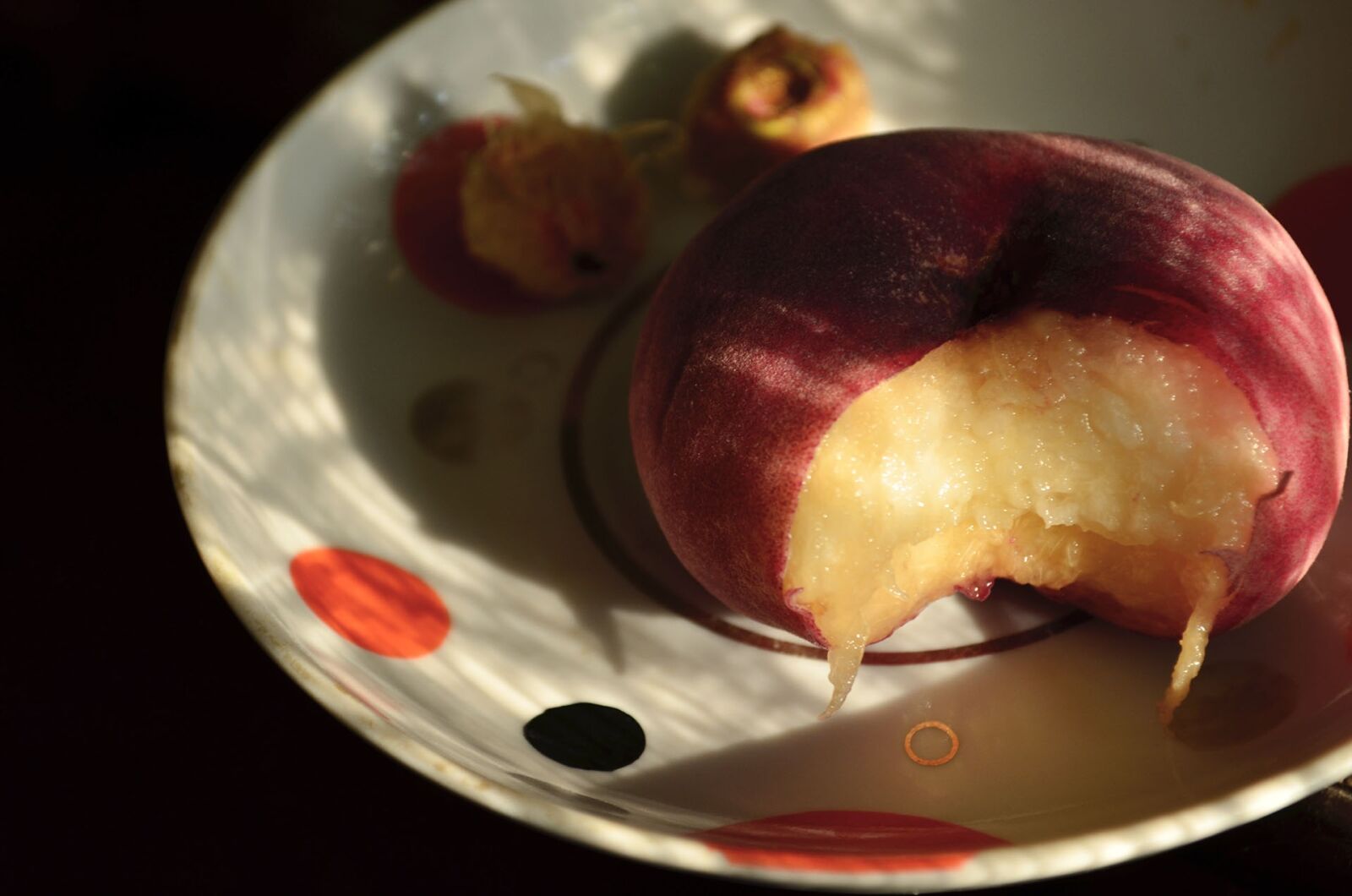 Nikon D5100 sample photo. Food, fruit, peach photography