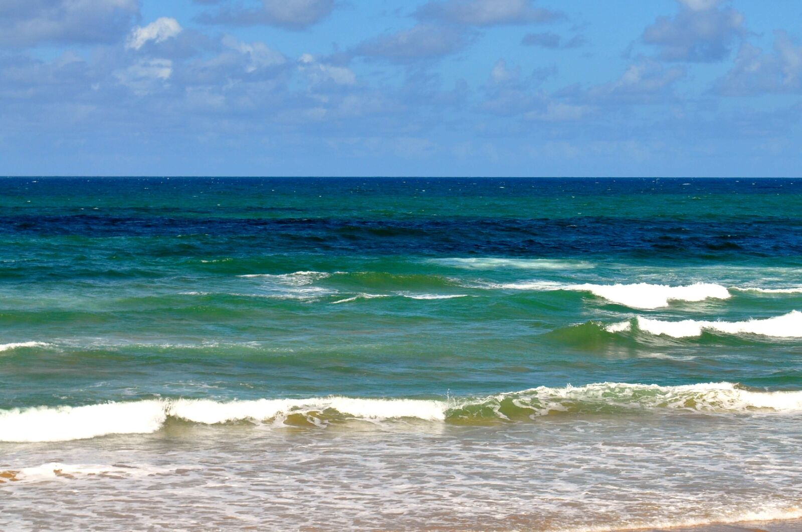 Nikon D5000 sample photo. Quiet, waves, beach photography